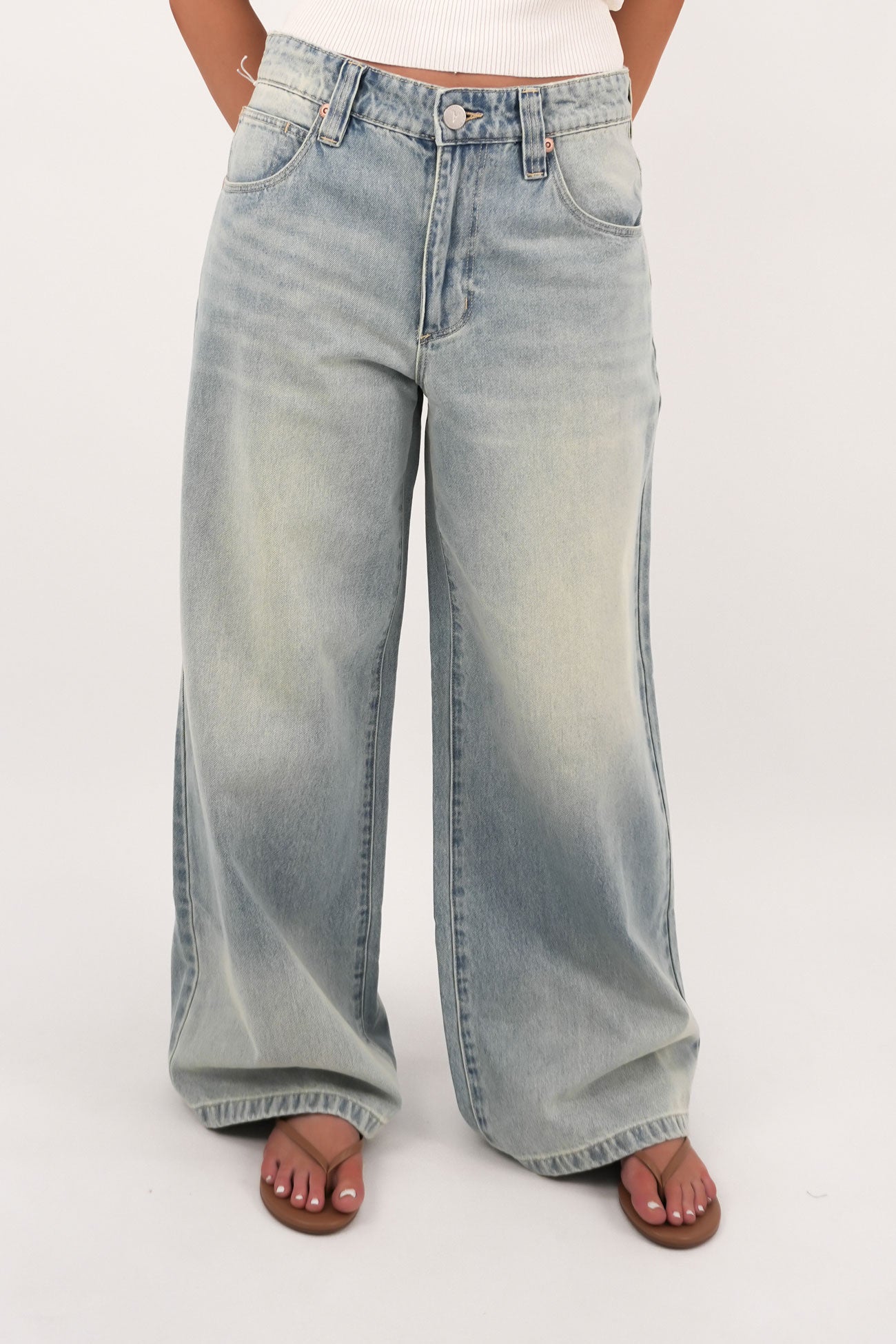 A 99 Mega Baggy Jean Brittany