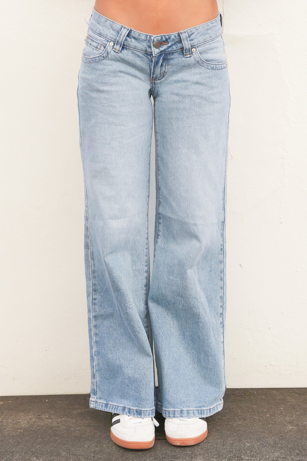 A 00 Super Low & Wide Jean Jody