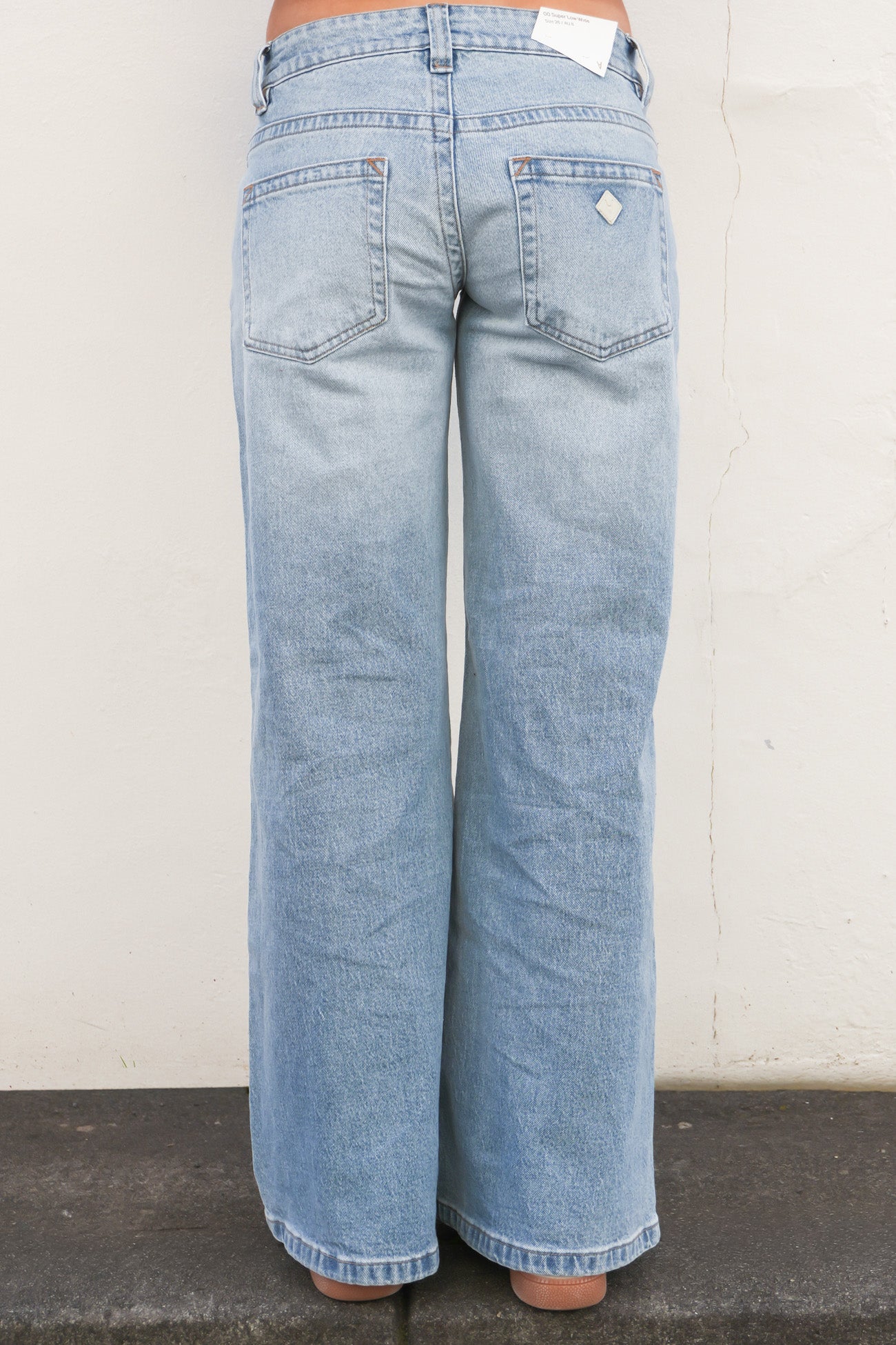 A 00 Super Low & Wide Jean Jody