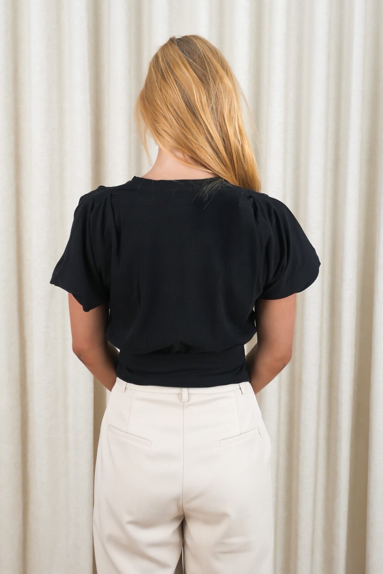 AAE Halle Tee Black