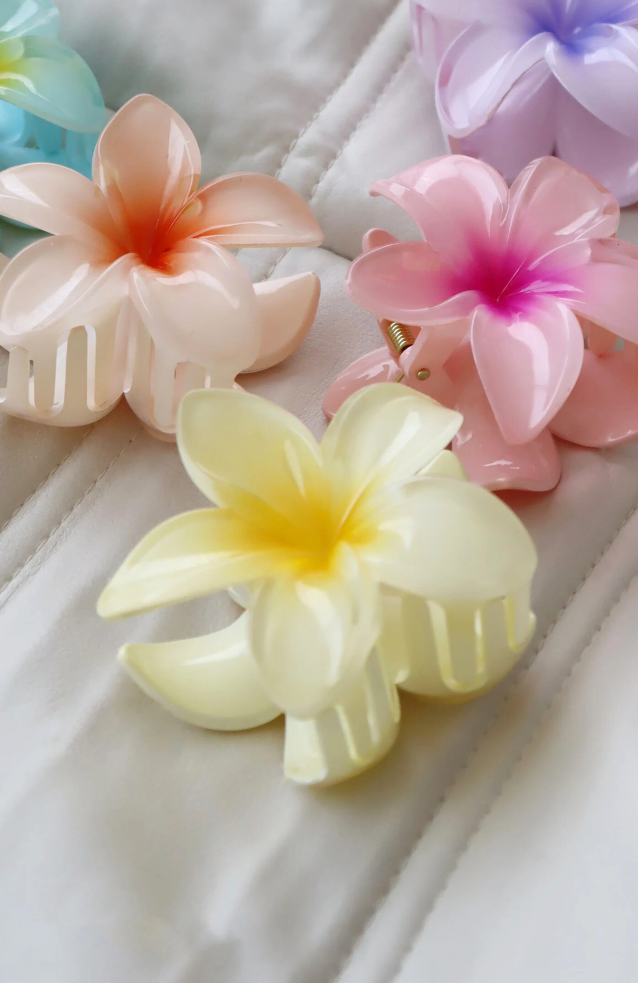 Aloha Claw Clip Yellow