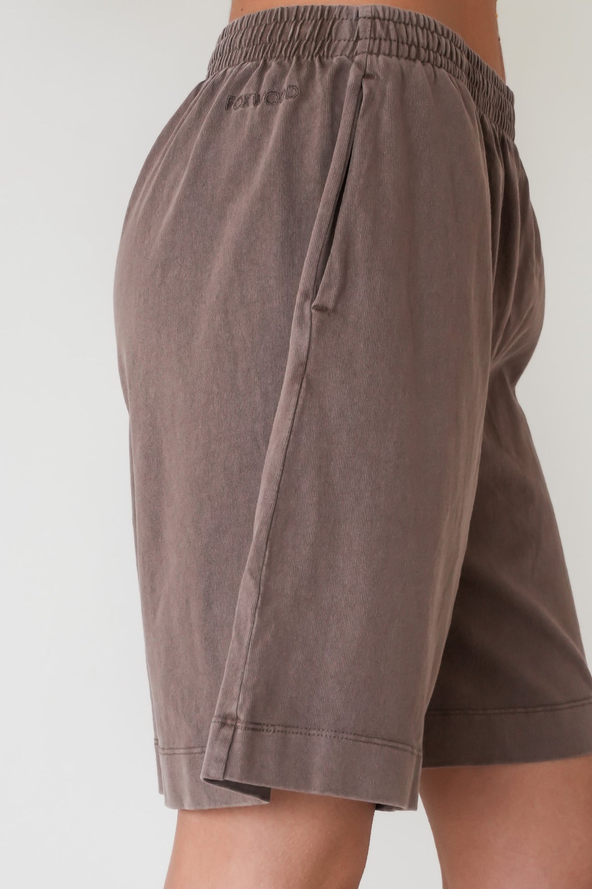 Basics Short Walnut