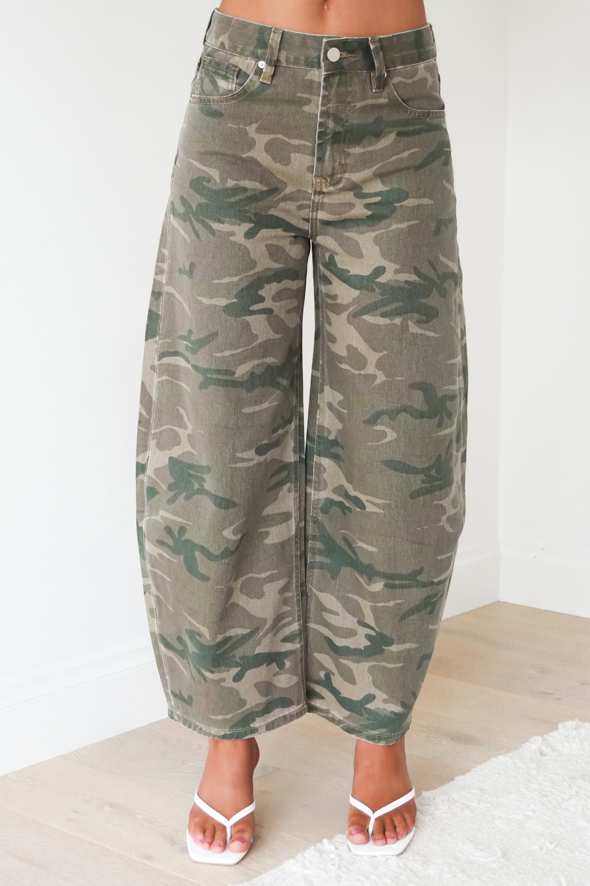 Becky Barrel Jean Camo