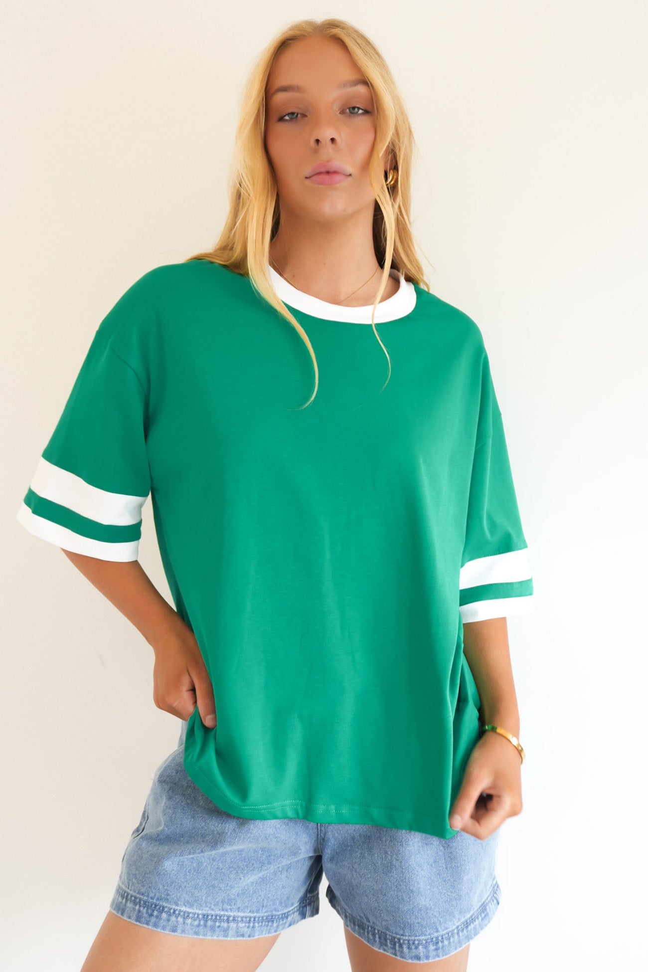 Della Tee Green White