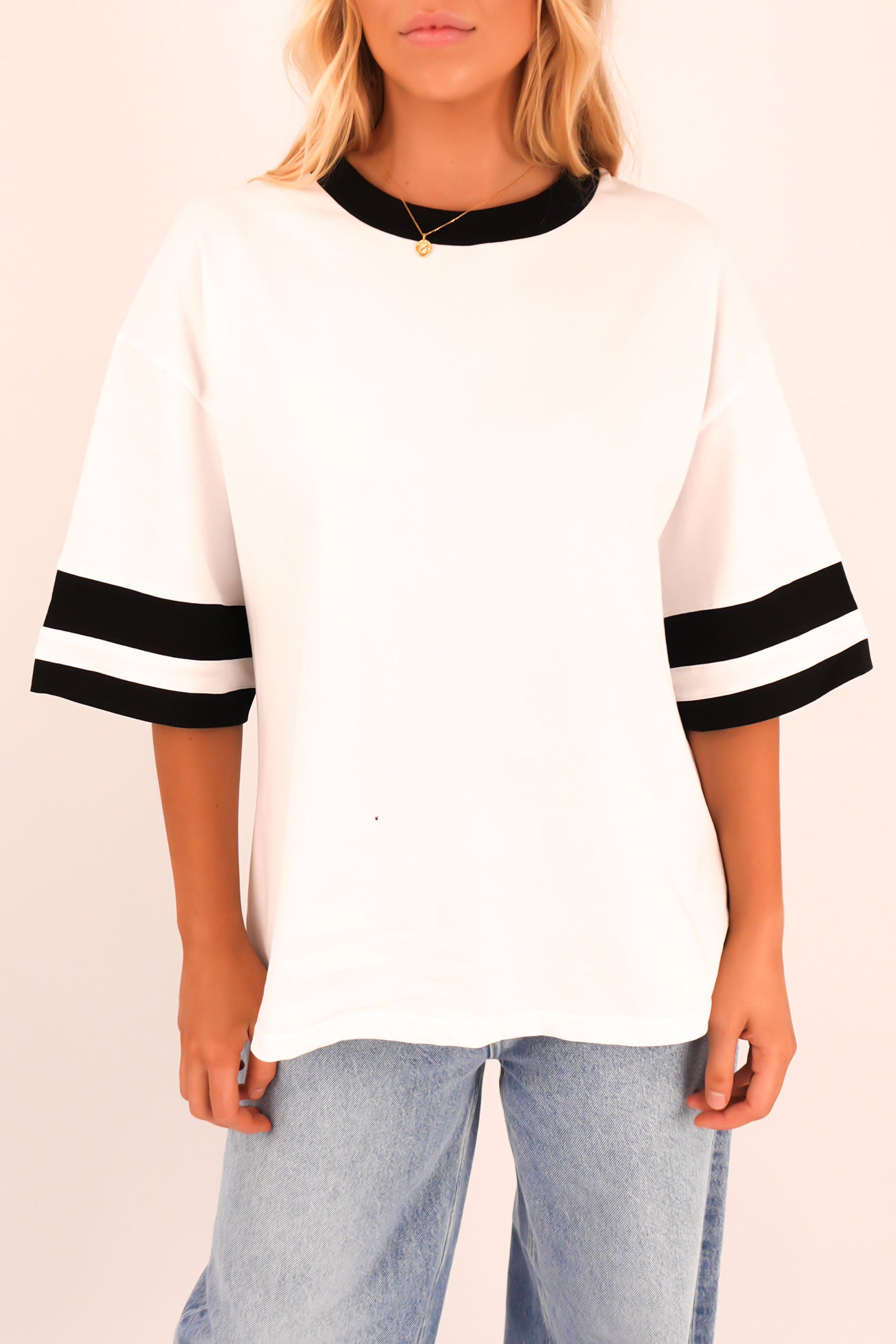 Della Tee White Black