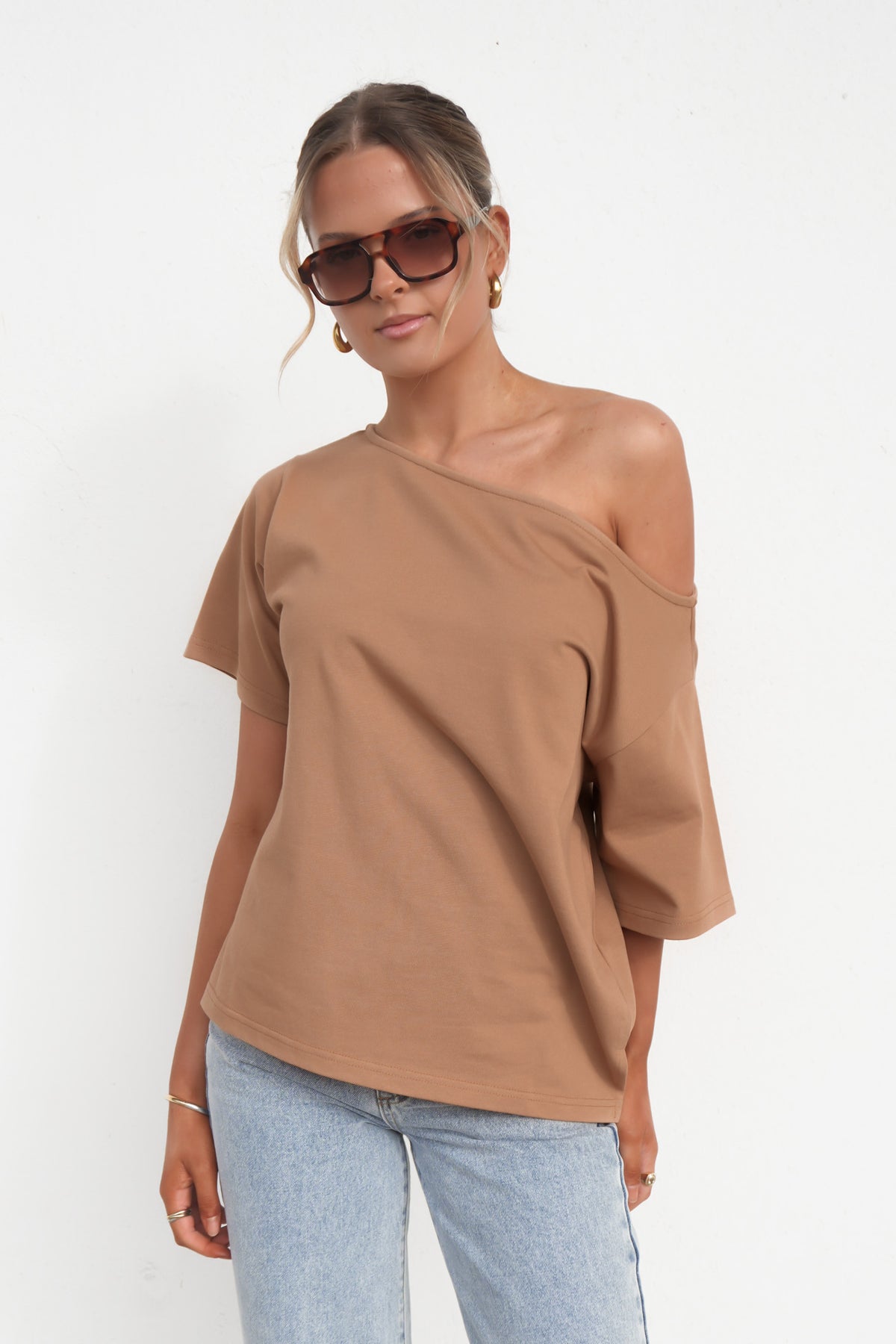 Elle Off Shoulder Tee Italian Clay