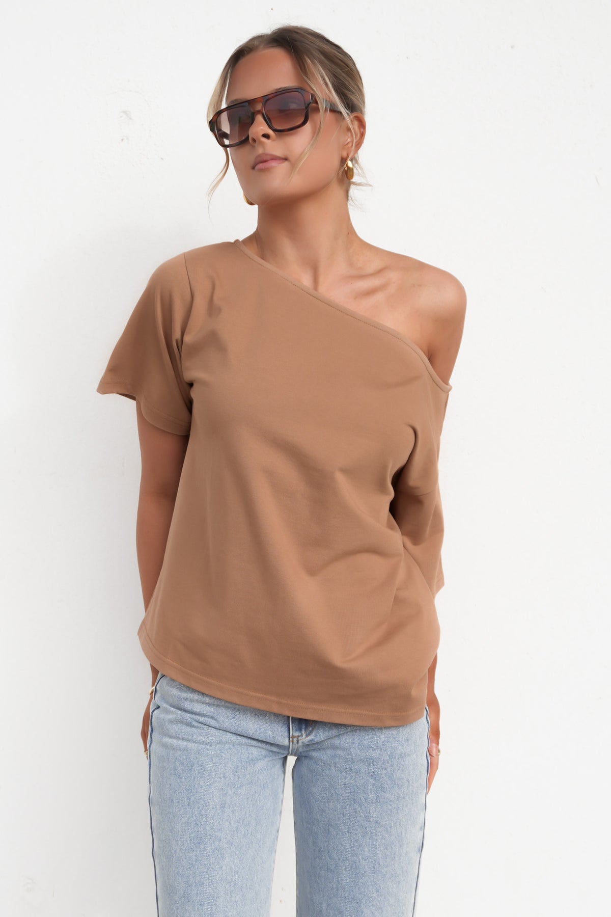 Elle Off Shoulder Tee Italian Clay