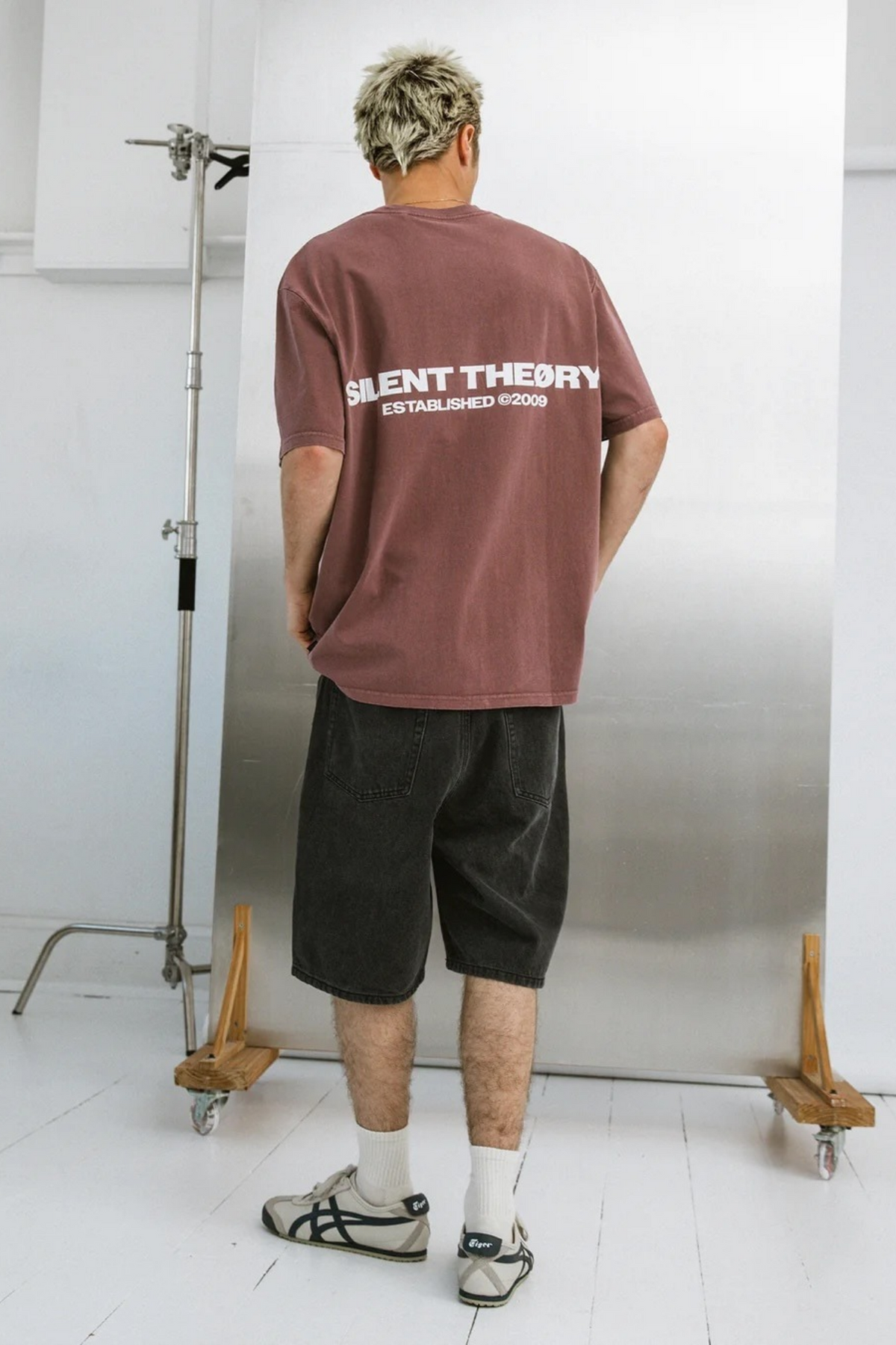 Essential Theory Tee Vino