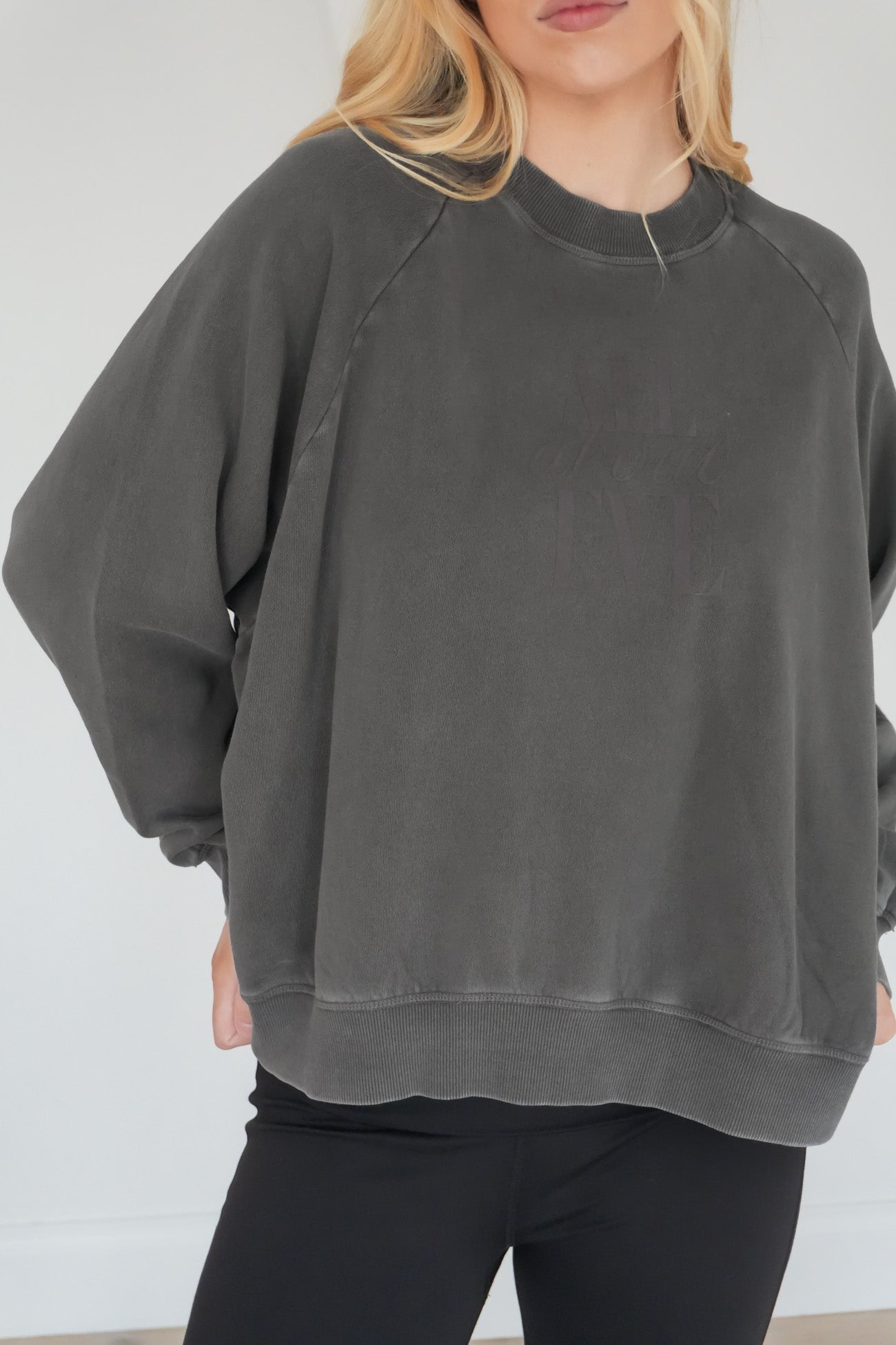 Flynn Washed Box Raglan Crew Charcoal