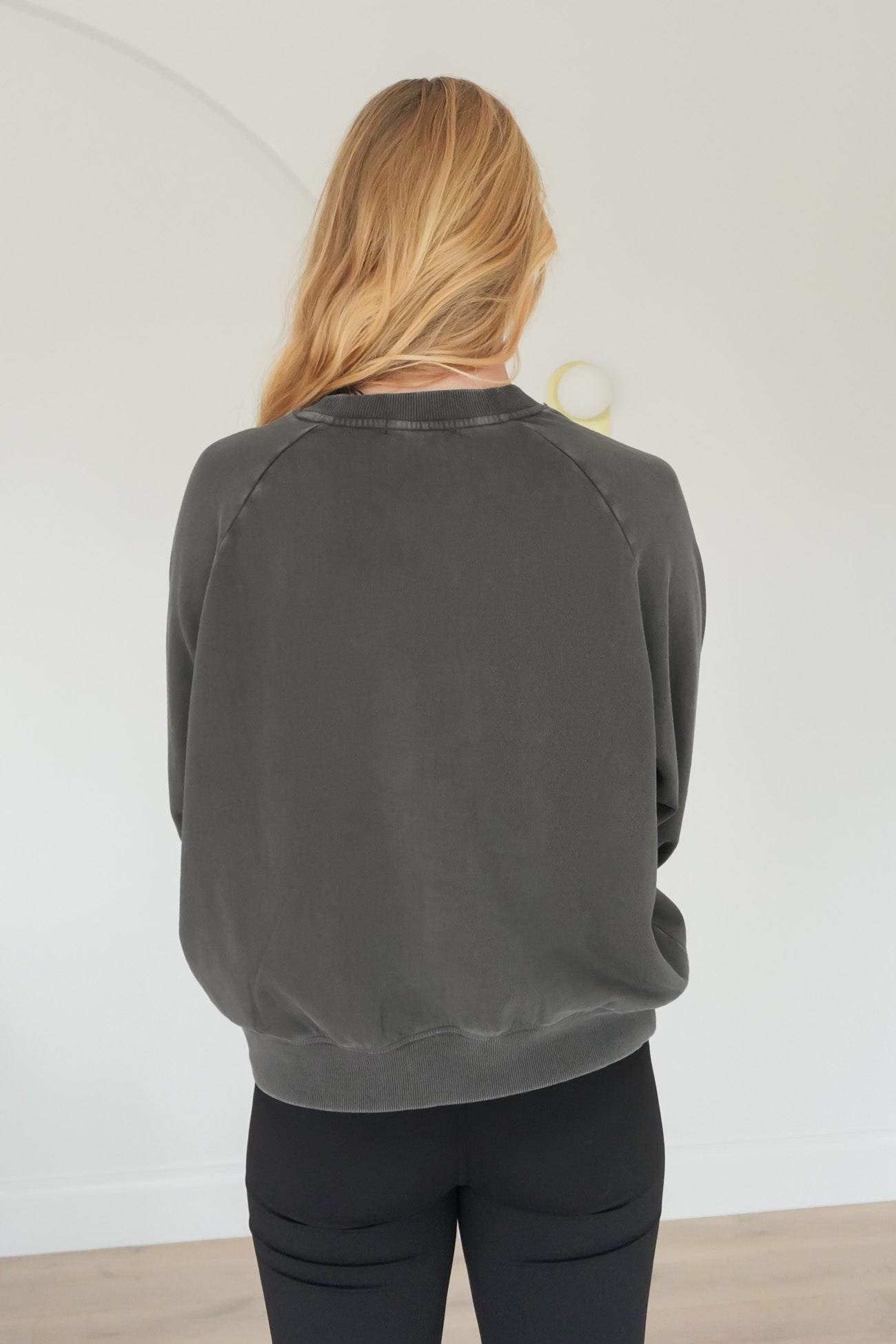 Flynn Washed Box Raglan Crew Charcoal