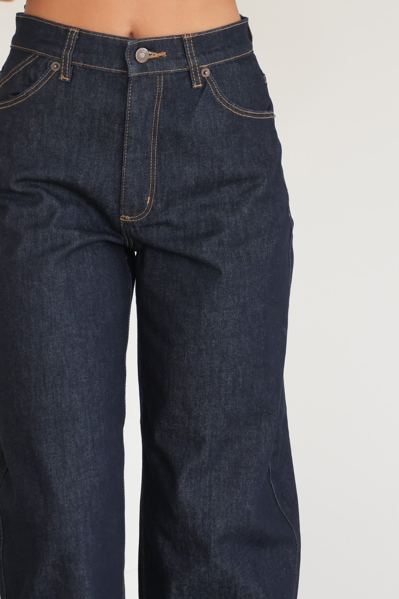 Gigi Barrel Jean Super Rinse