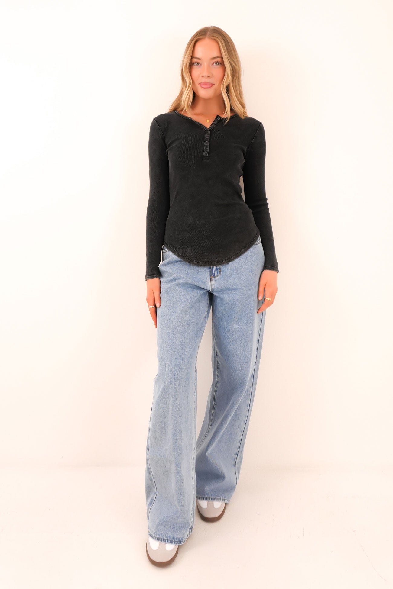 Jace-Henley-Top-Washed-Black-f44jpg