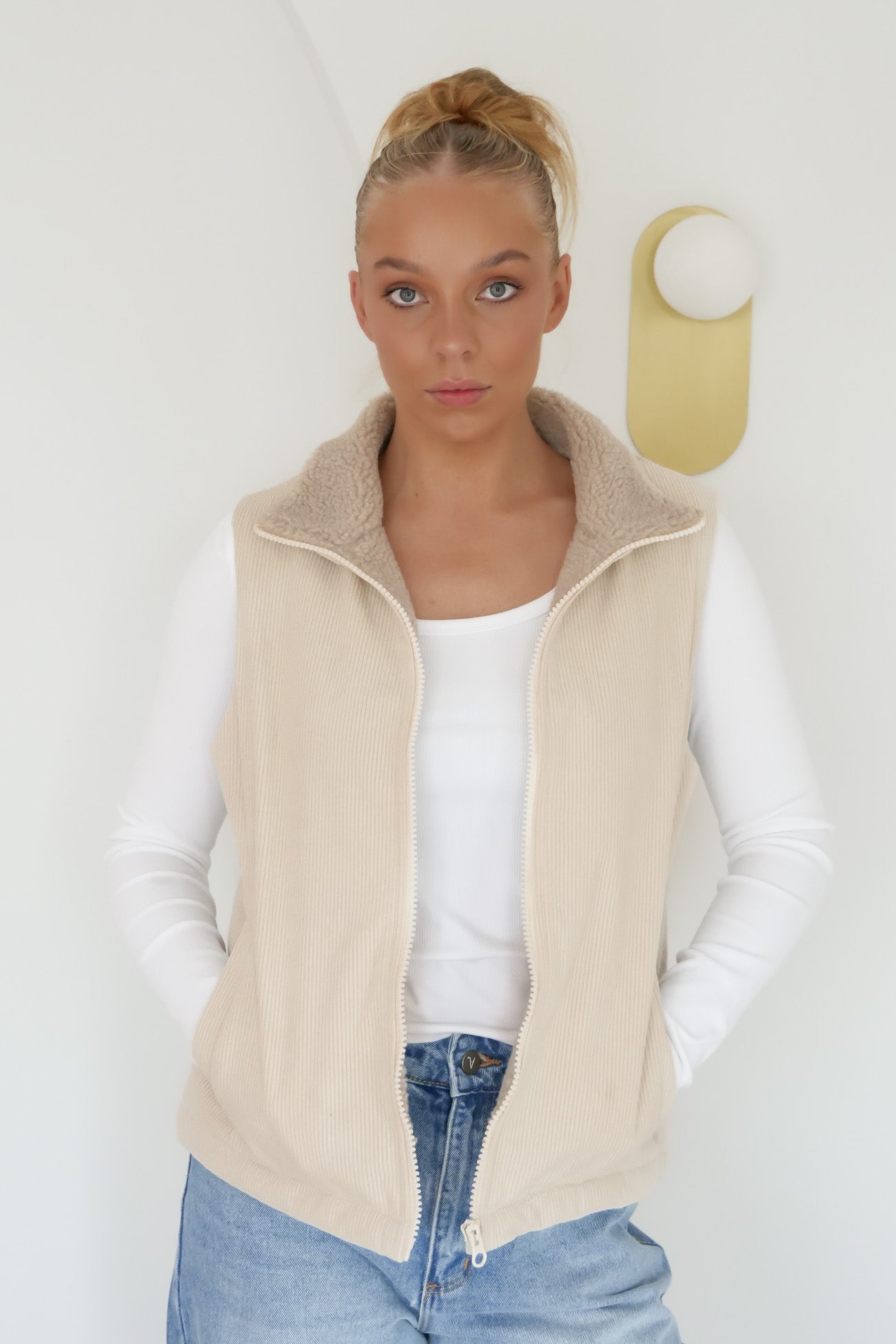 James Vest Beige