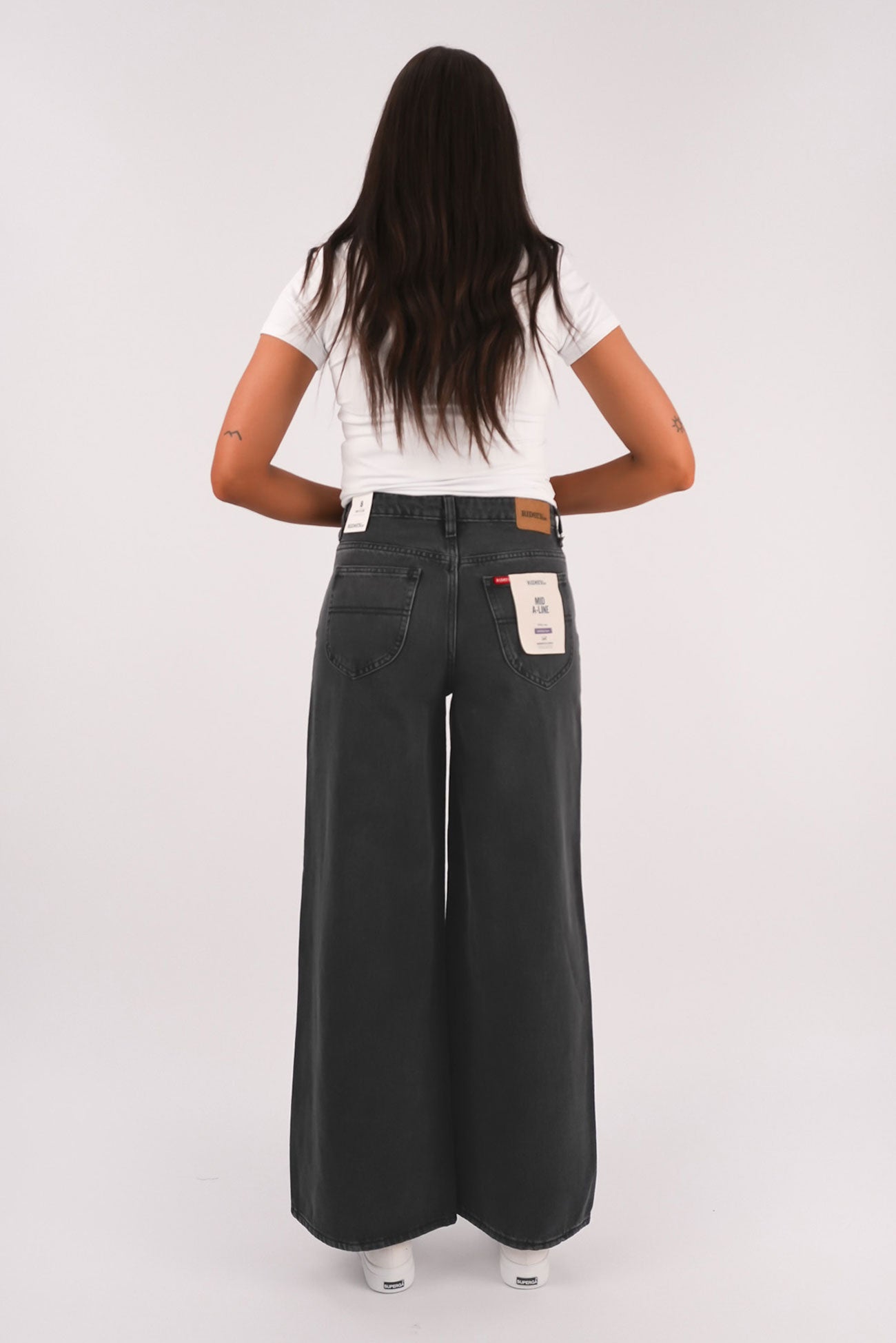 Mid A-Line Jean Black Logic