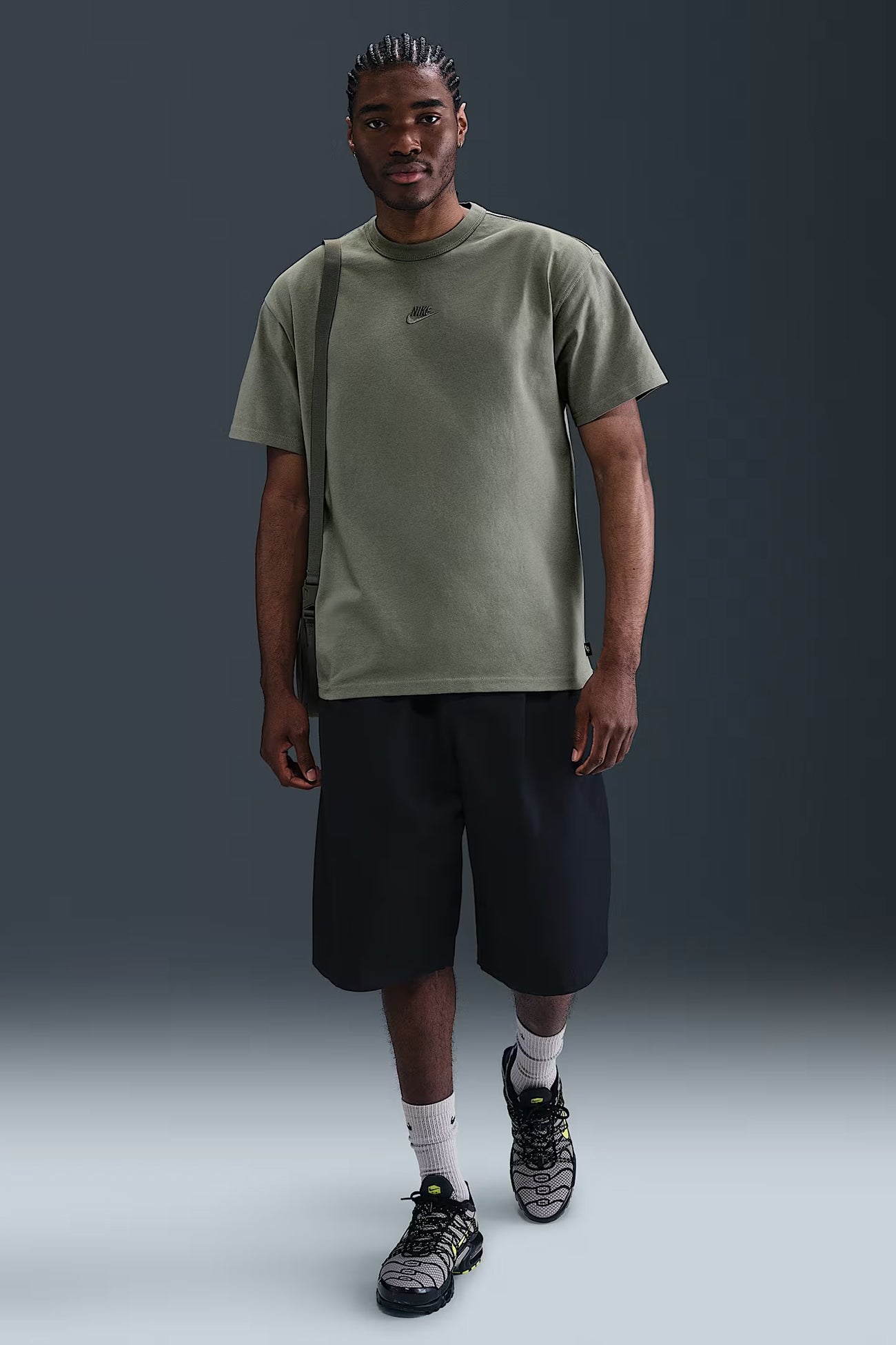 Nike-Sportswear-Premium-Essentials-Tee-Light-Army-f2jpg