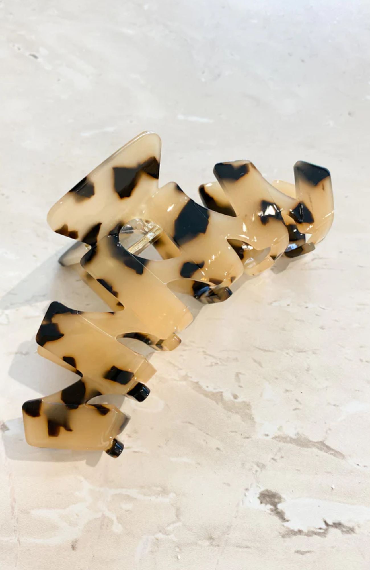 Perry Claw Clip Light Tort