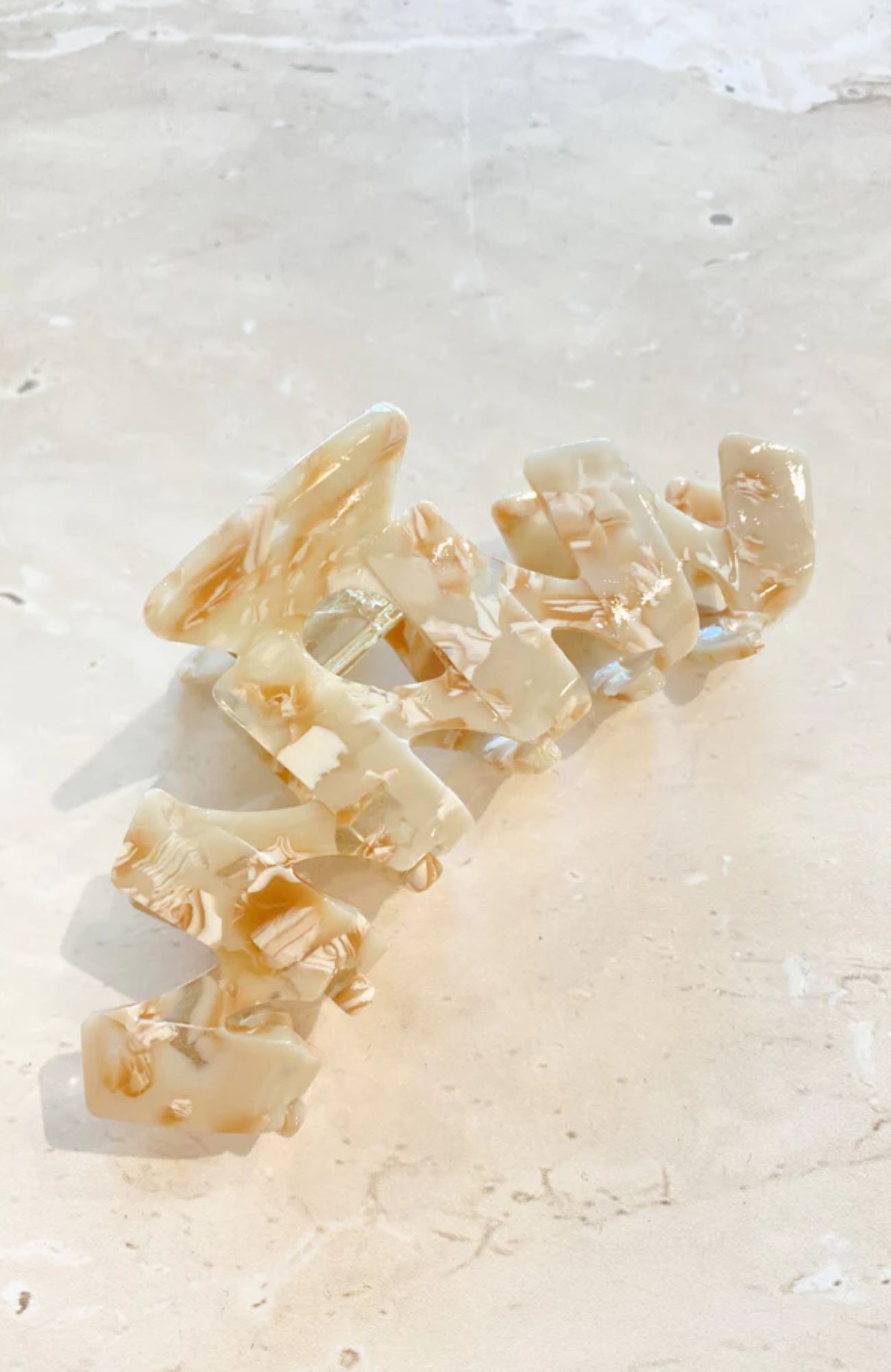 Perry Claw Clip Beige