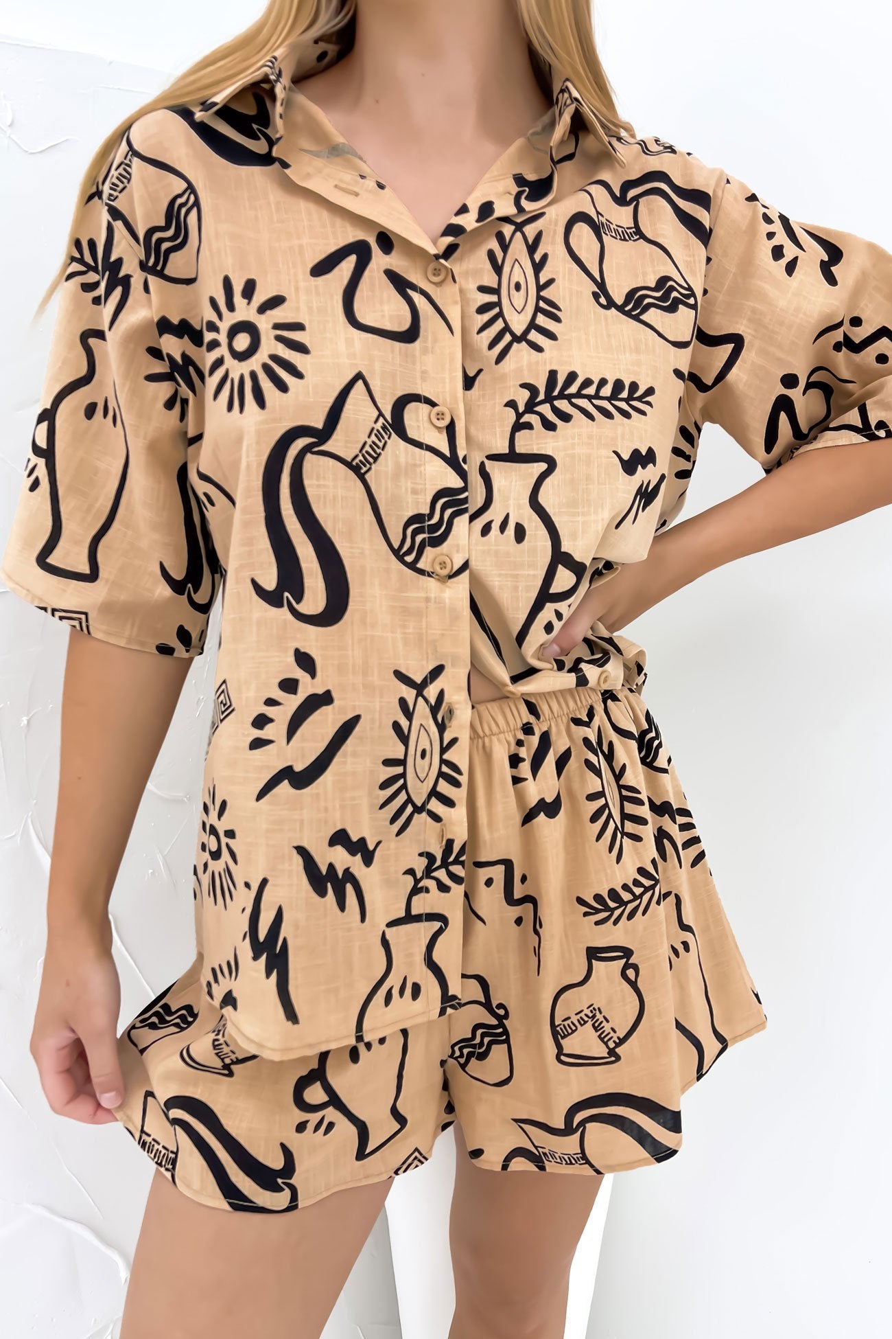 Corfu Set Tan Black Aztec Vase