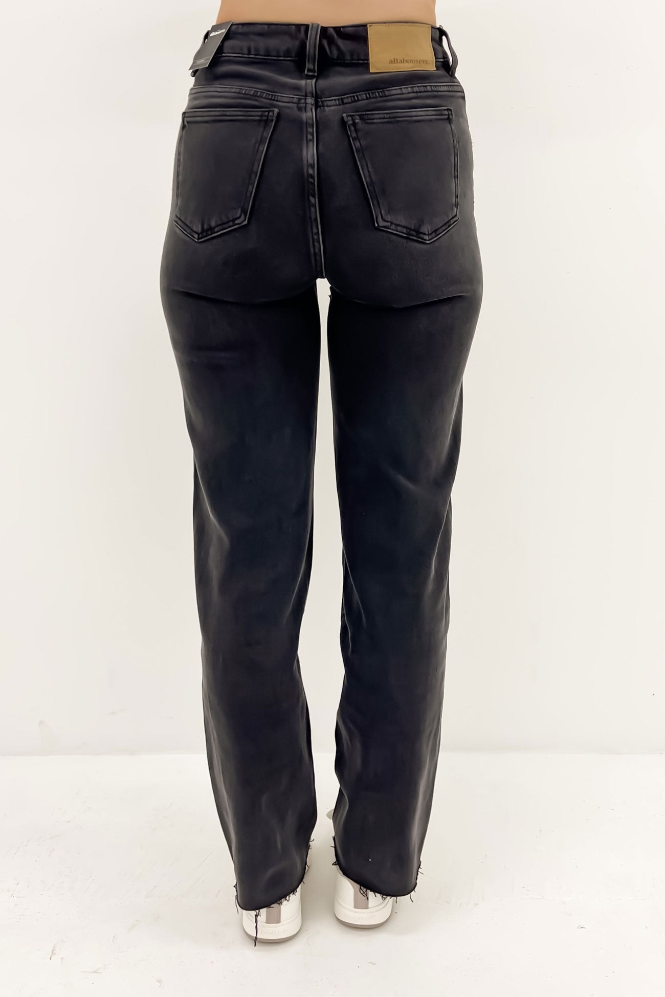 Skye Comfort Jean Washed Black