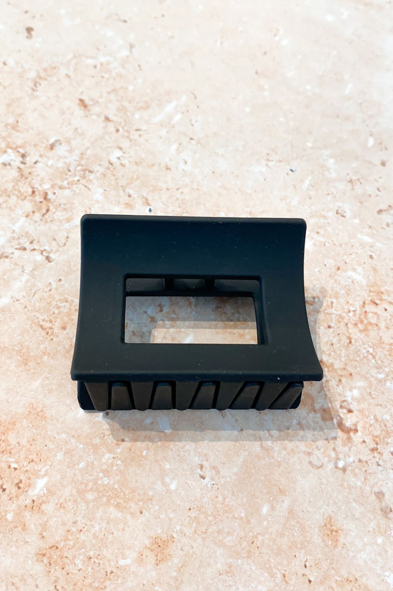 Violette Claw Clip Black