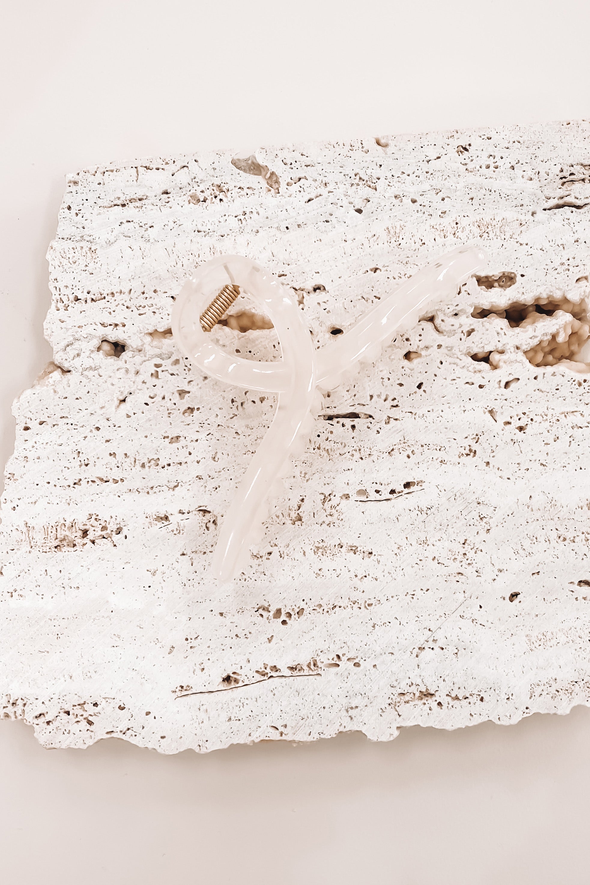 Bailey Claw Clip Cream