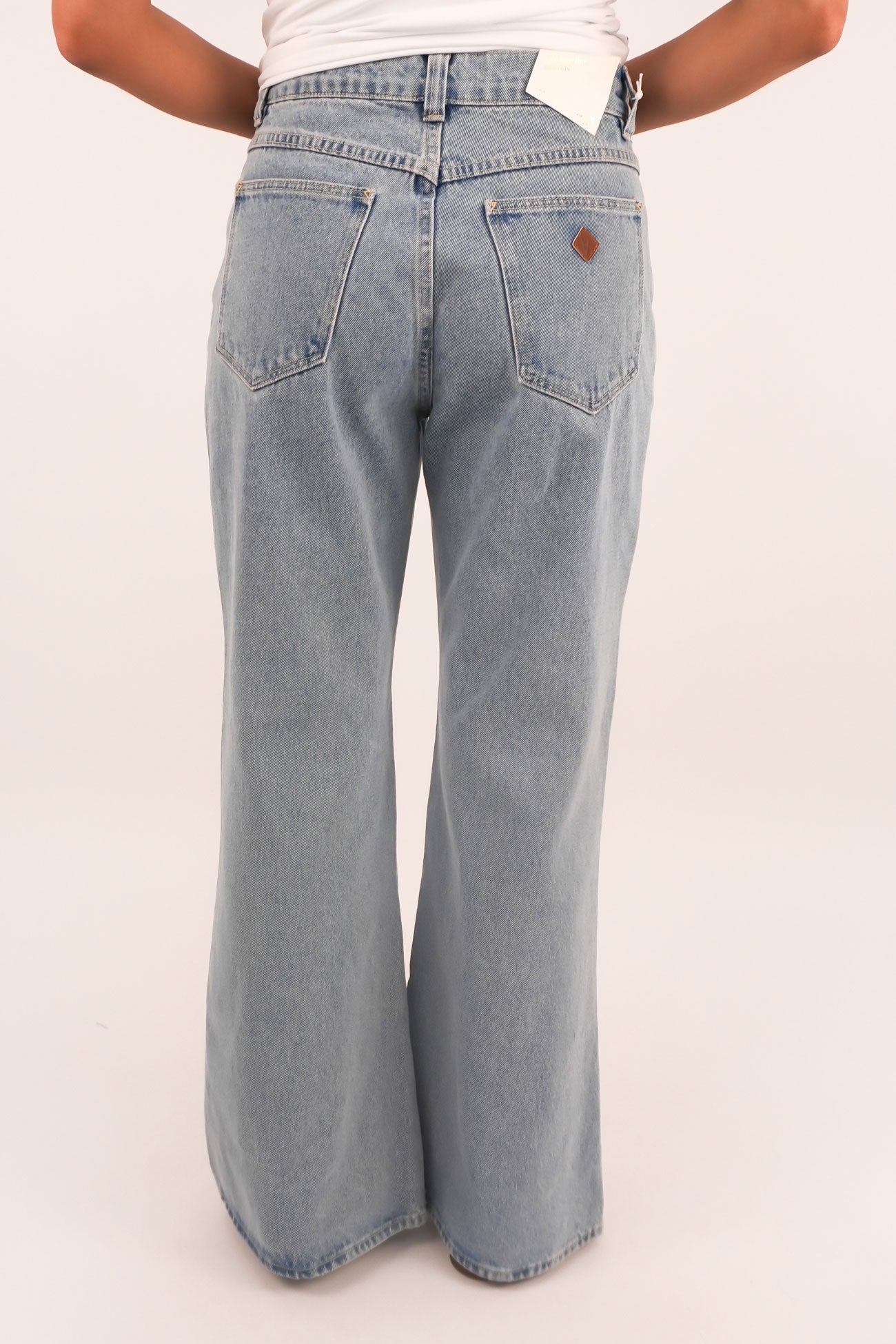 A-95-Baggy-Flare-Jean-Paris-bjpg