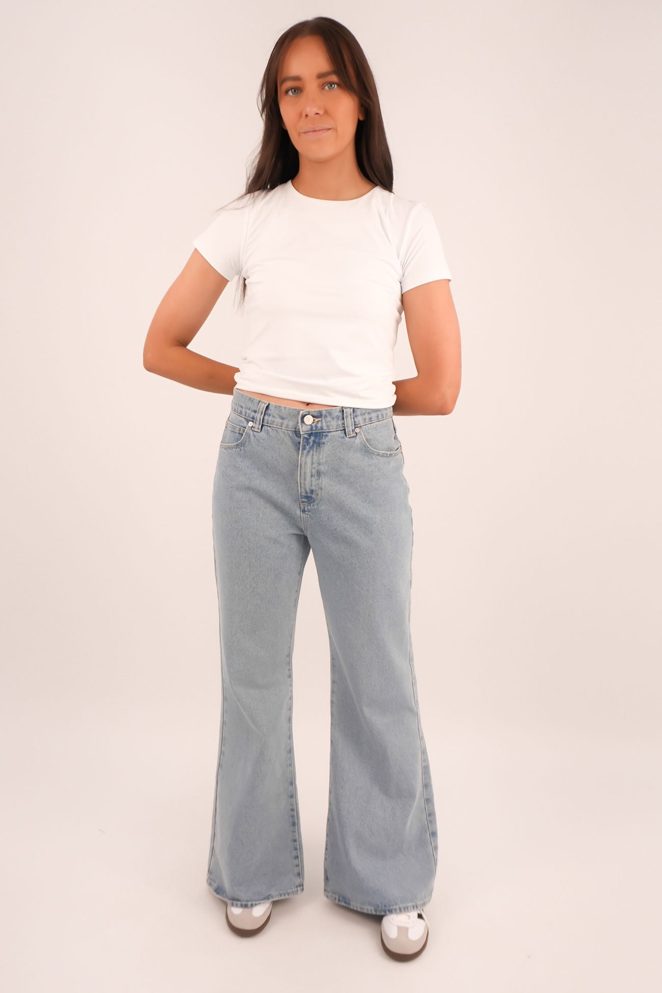 A-95-Baggy-Flare-Jean-Paris-f22jpg