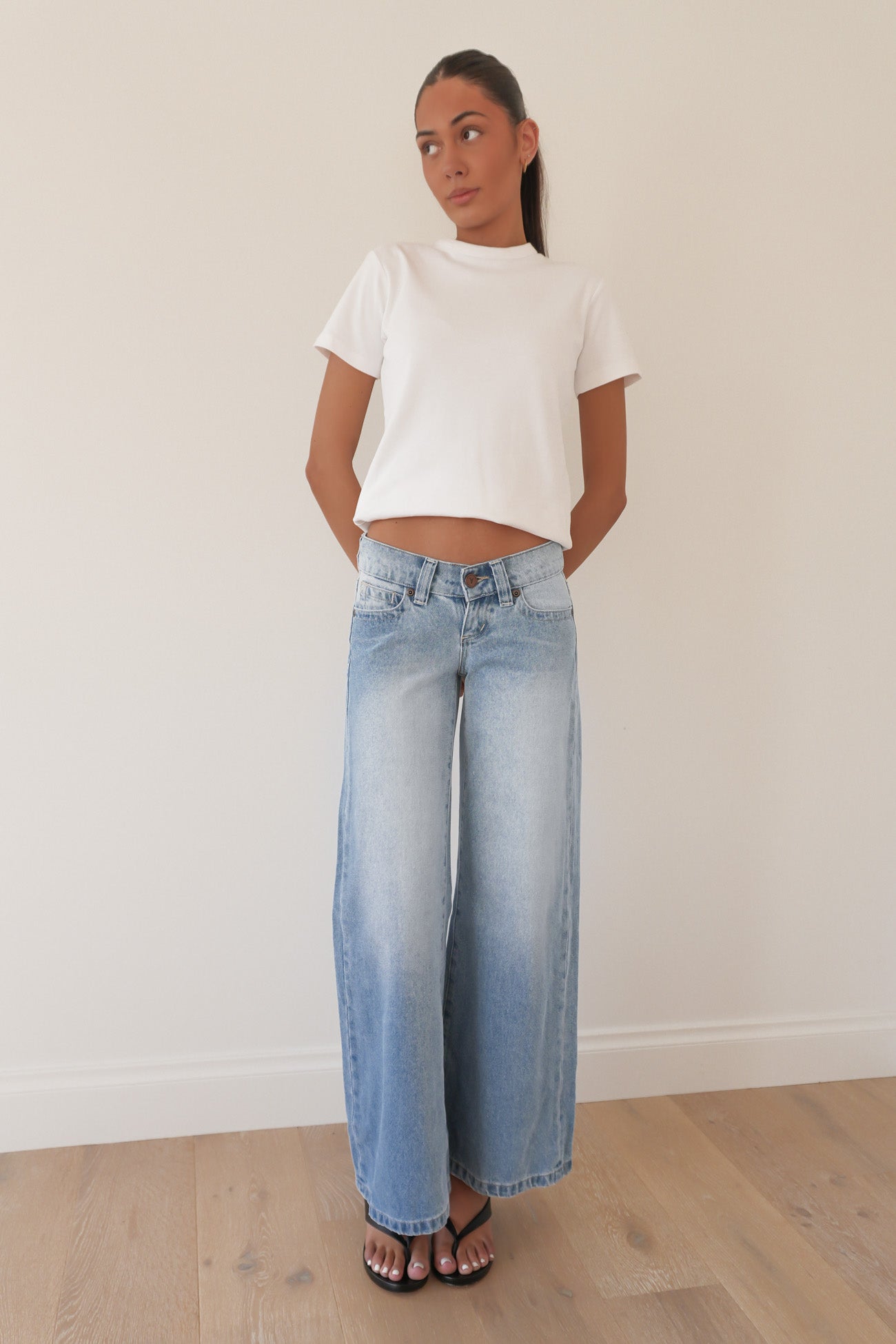 A 00 Super Low & Wide Jean Kaia Worn