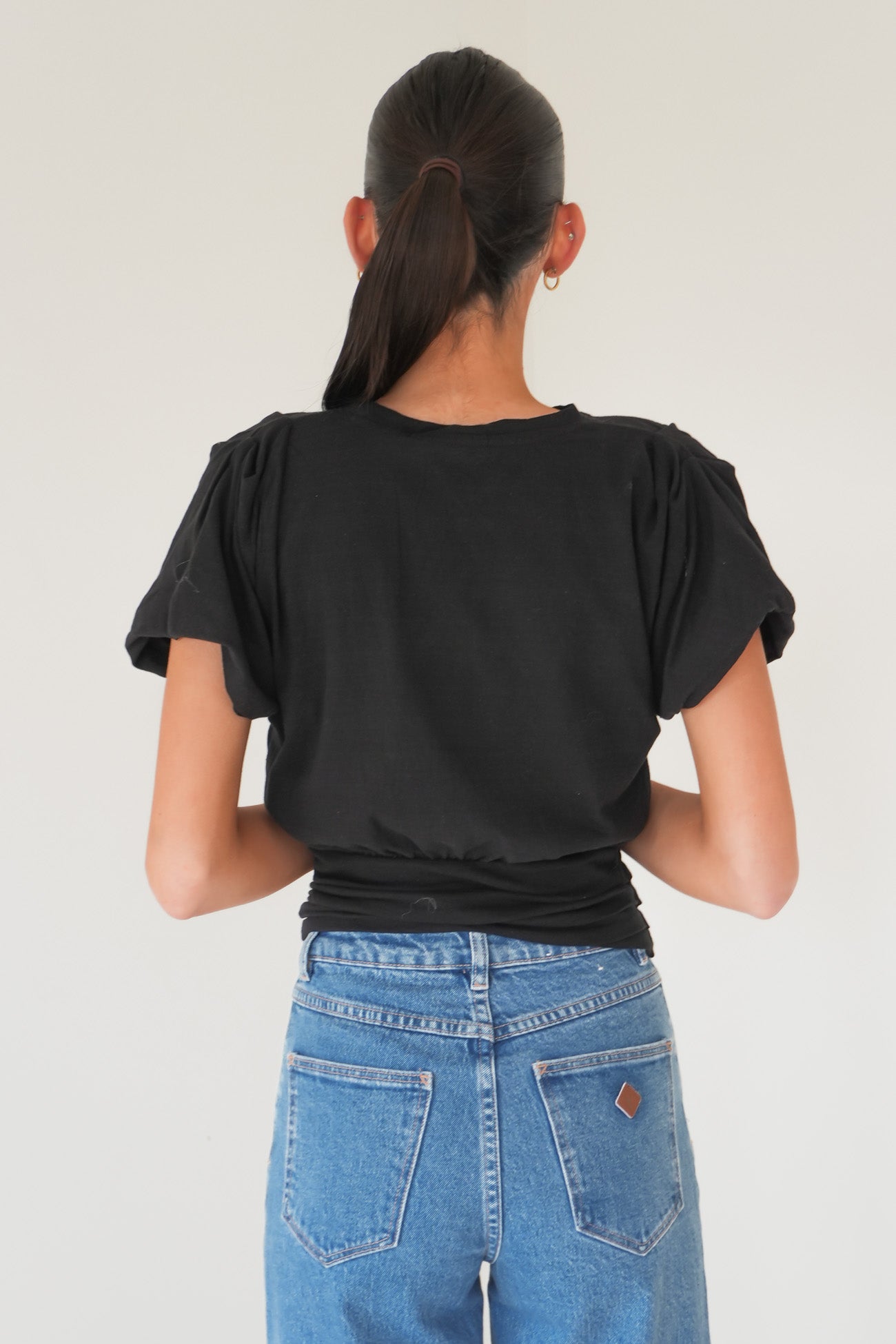 AAE Halle Tee Black