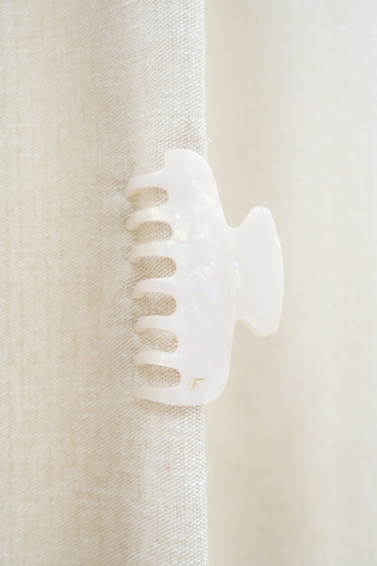 Cassidy Claw Clip Ivory