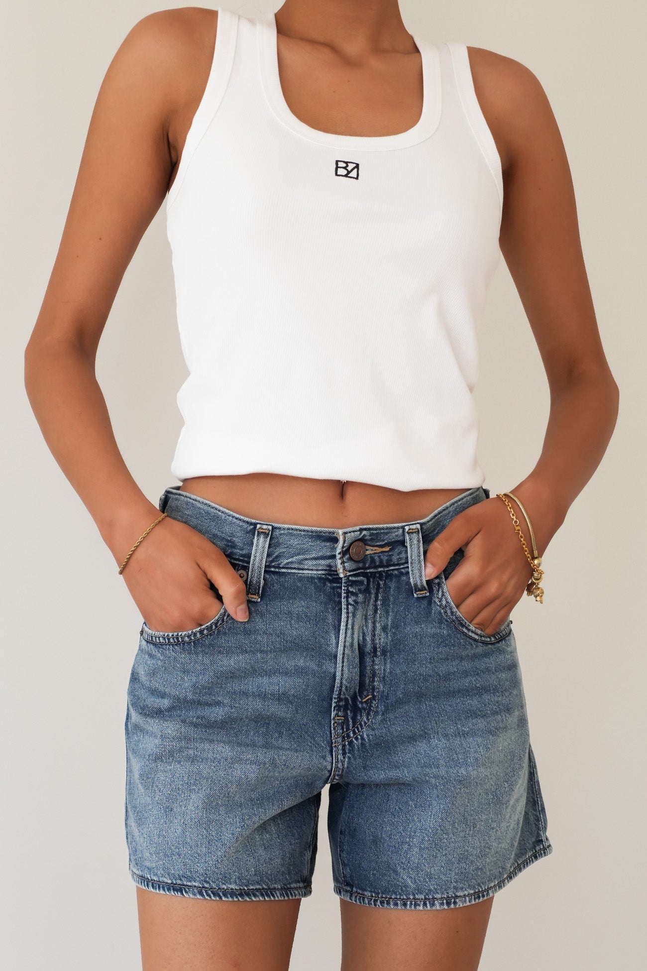 Cinch Mid Thigh Short Lift Up