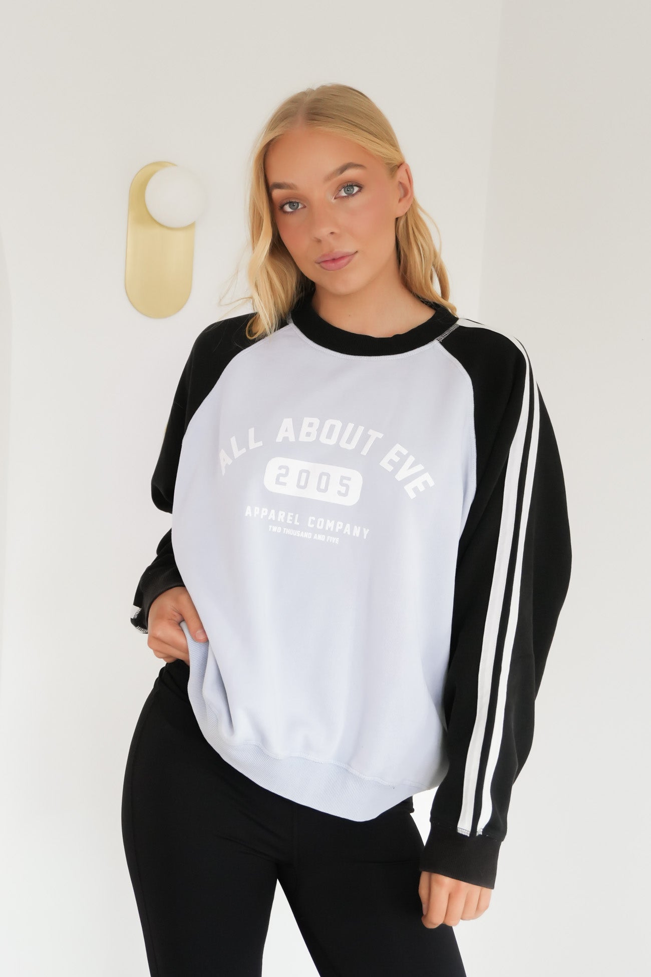 Contrast Club Raglan Crew Blue