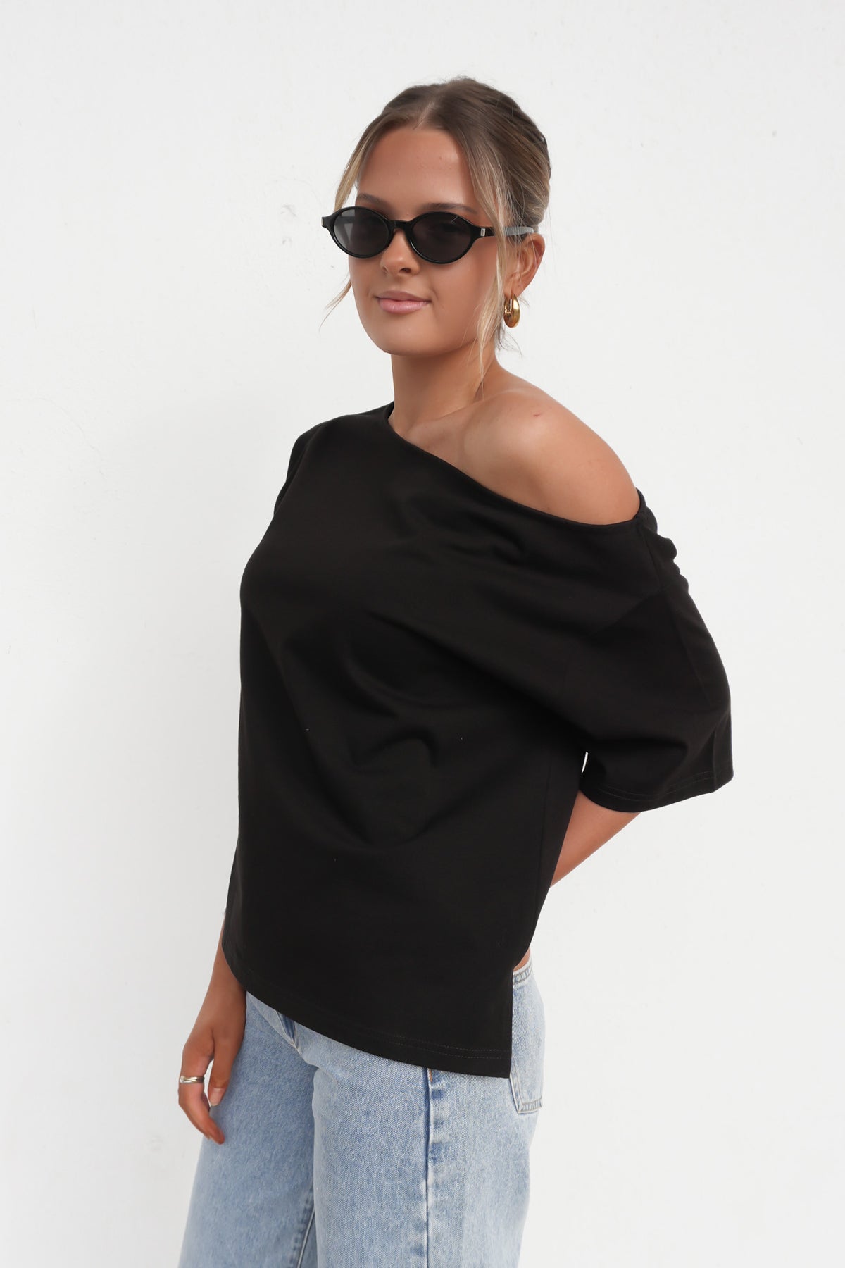 Elle Off Shoulder Tee Black