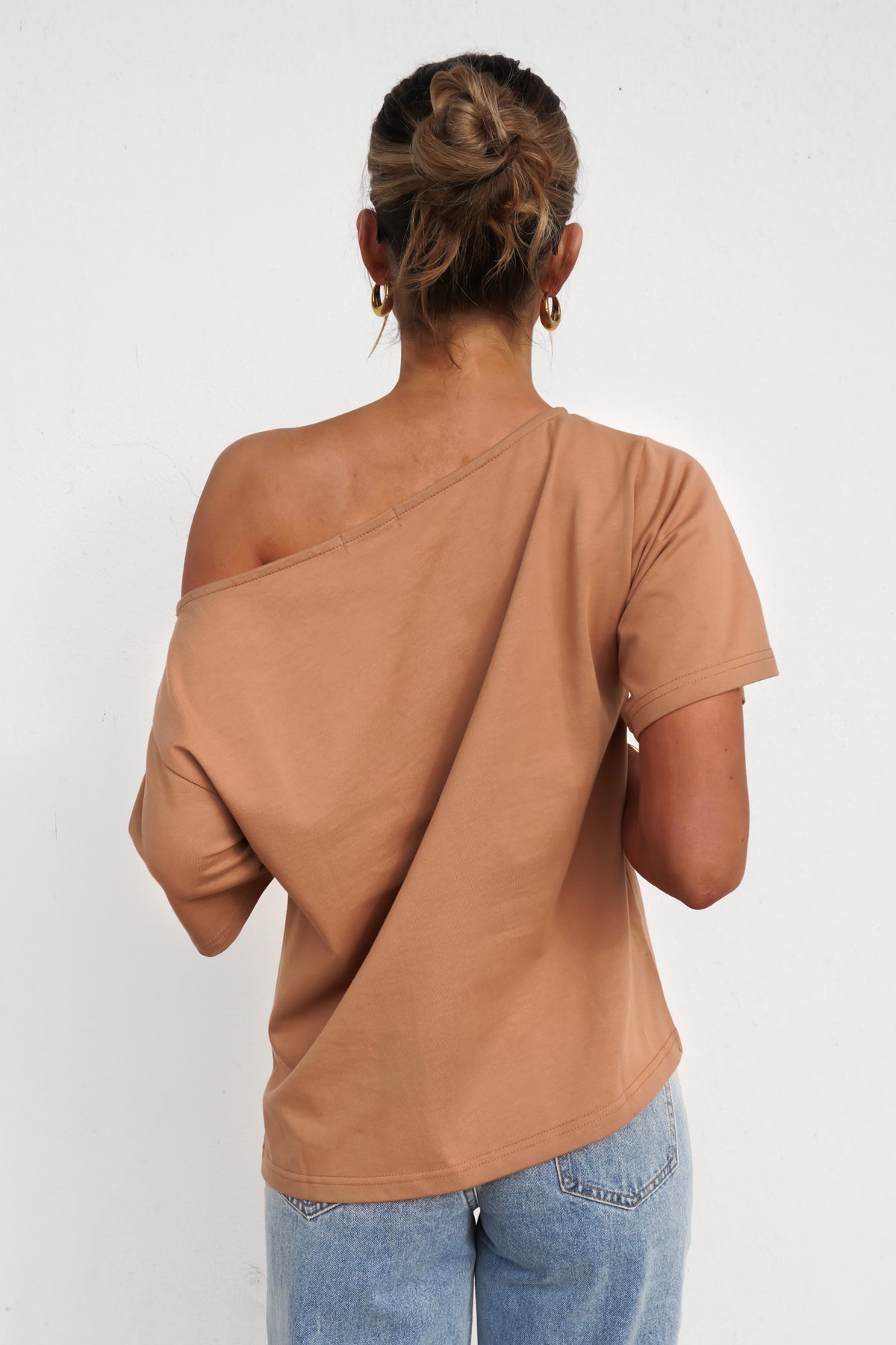 Elle Off Shoulder Tee Italian Clay