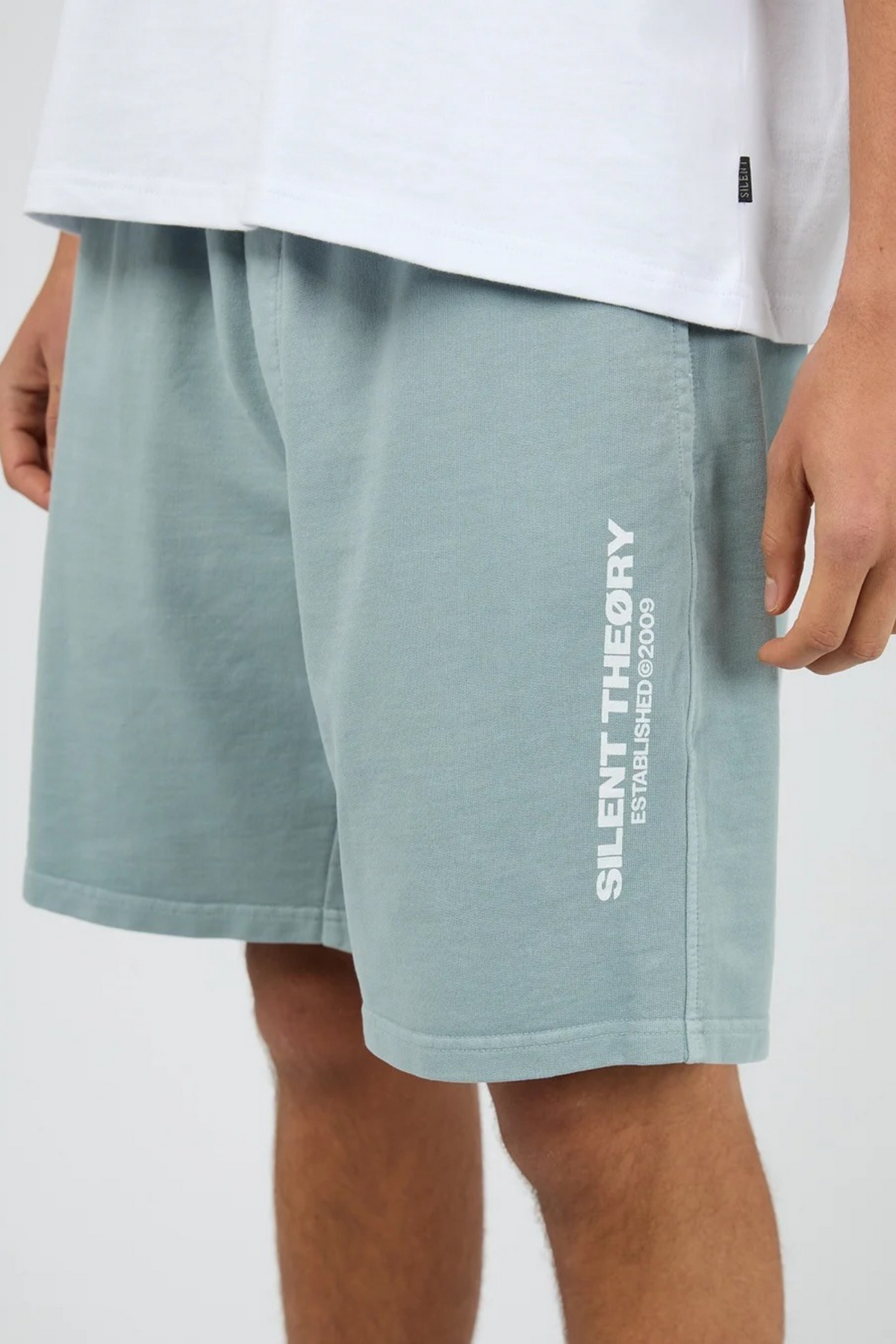 Essential Theory Short V2 Surf Spray