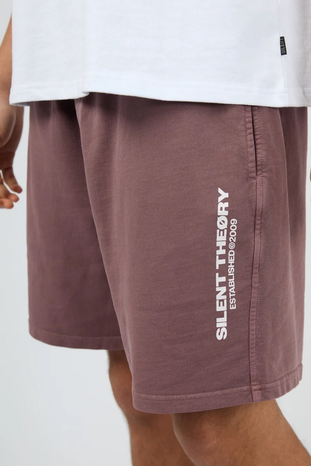 Essential Theory Short V2 Vino