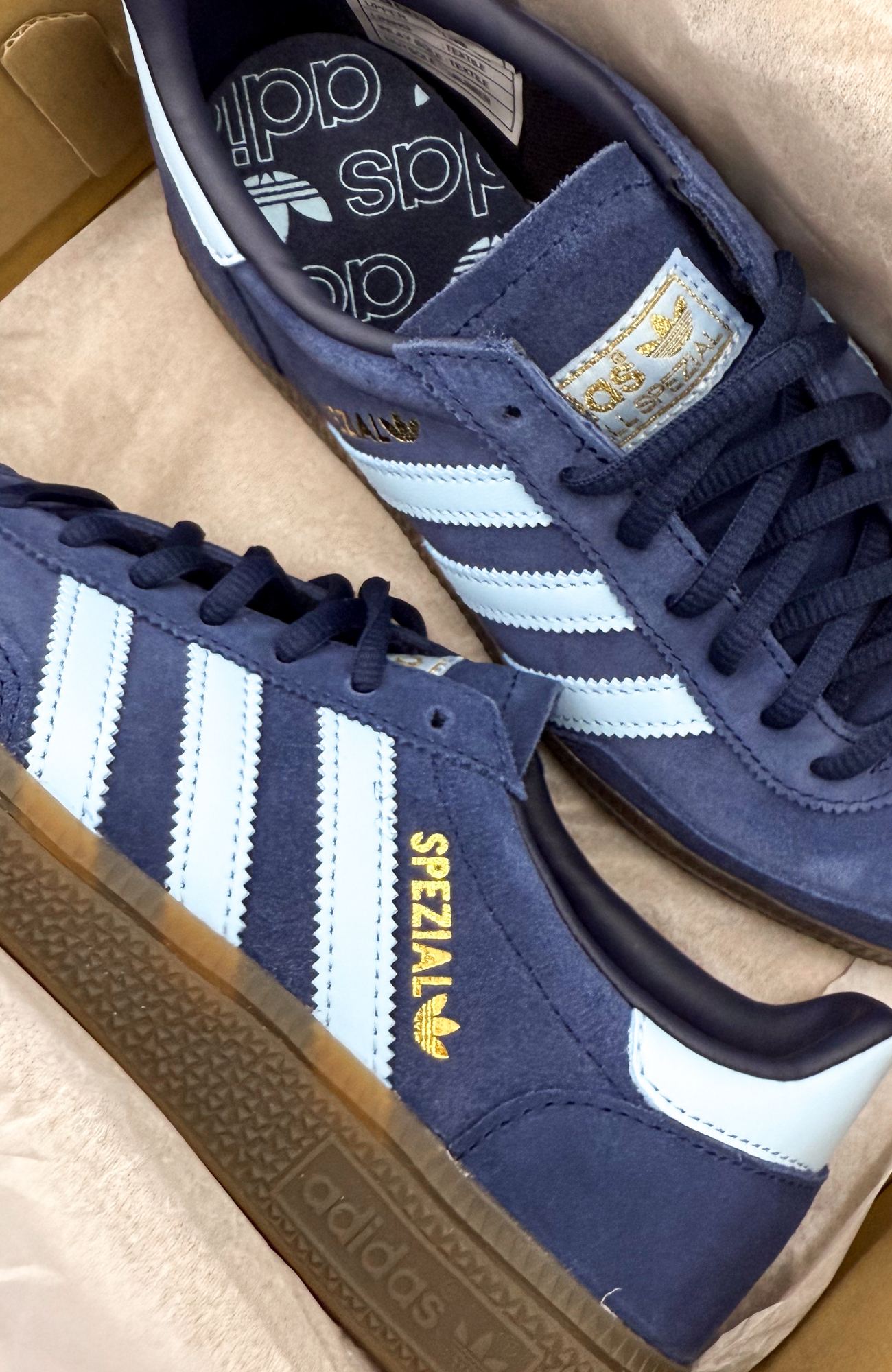 Handball Spezial Collegiate Navy Clear Sky Gum