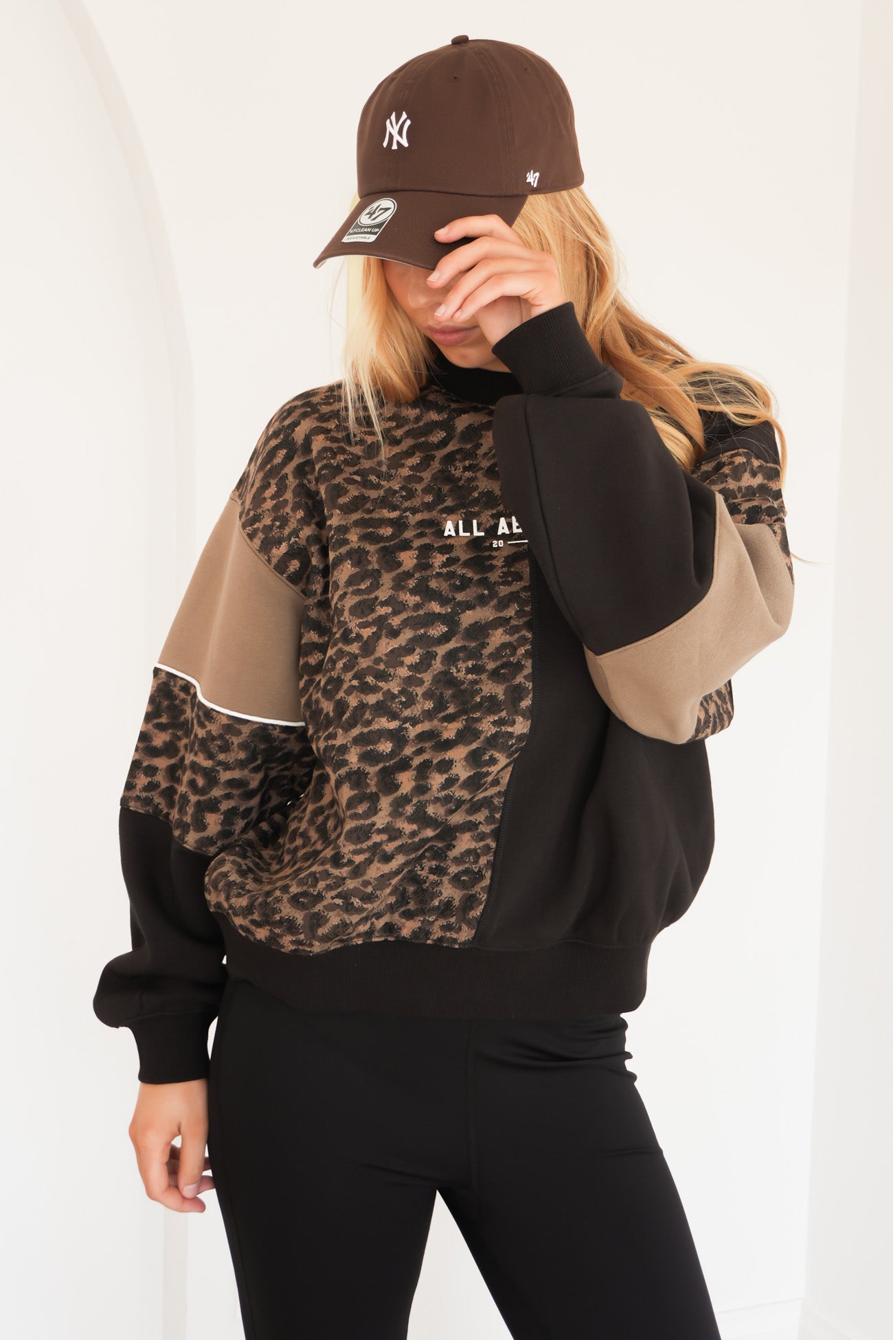 Into The Wild Box Crew Black