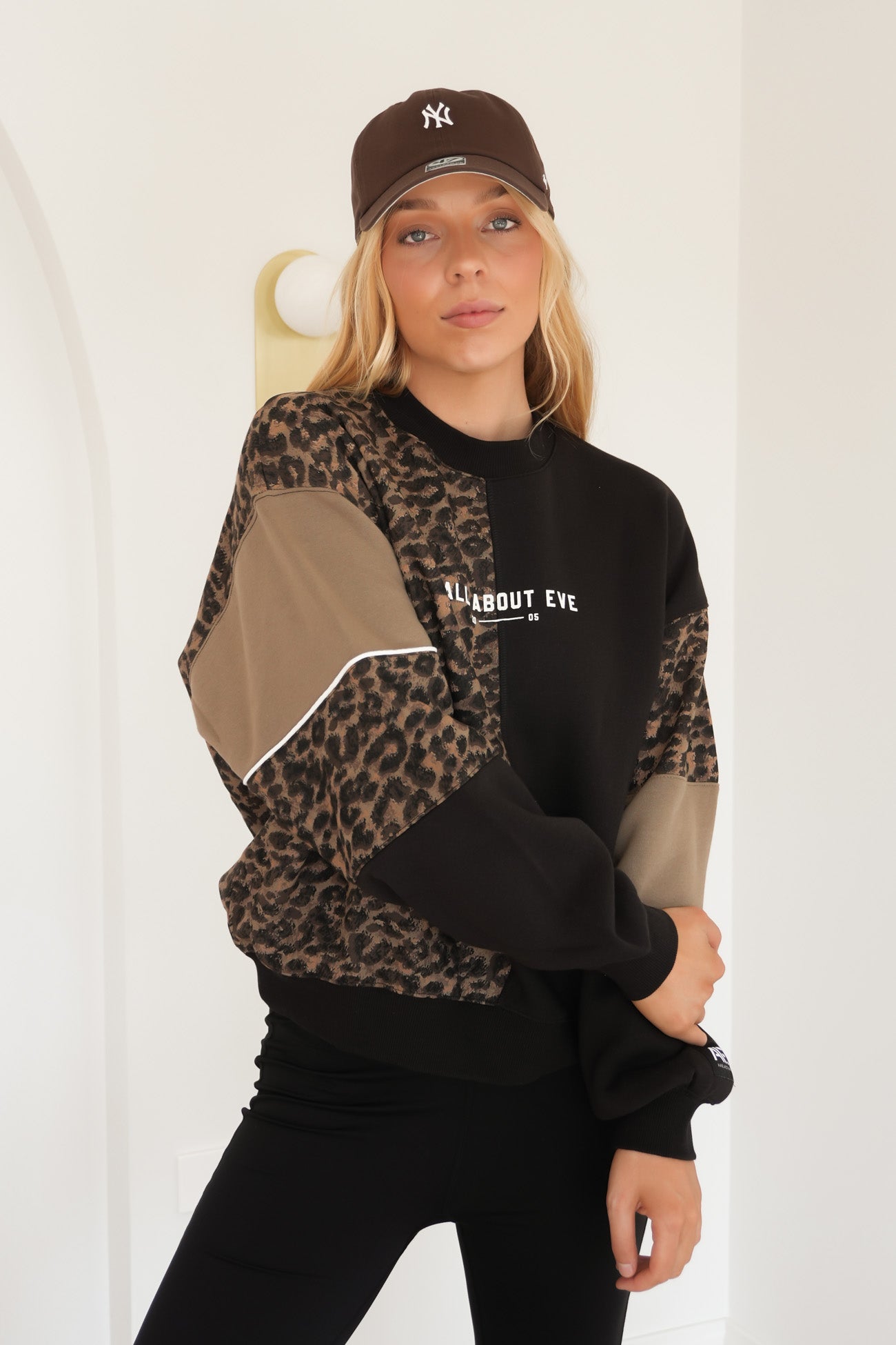 Into The Wild Box Crew Black