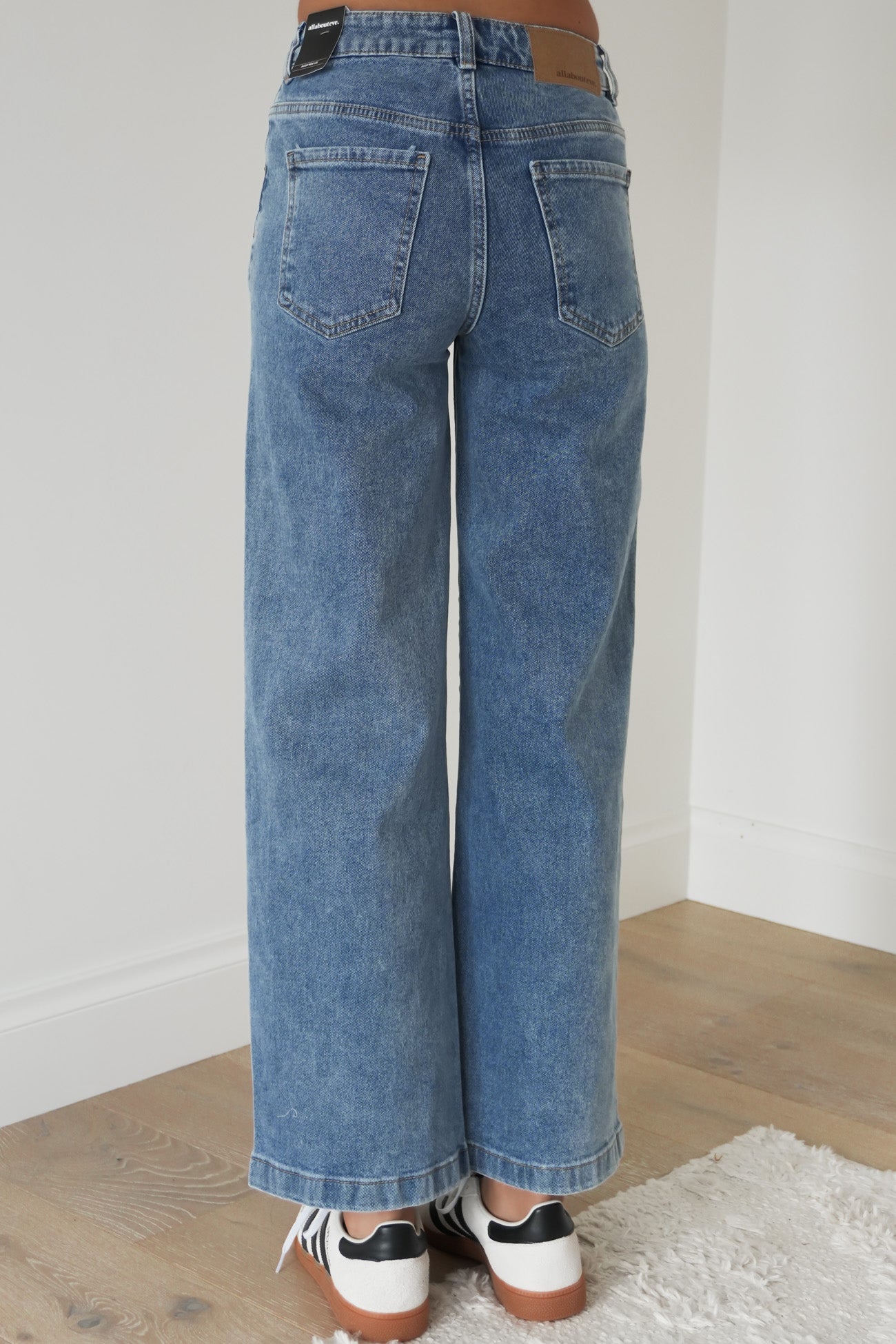 Jacqui Wide Leg Petite Jean Light Blue