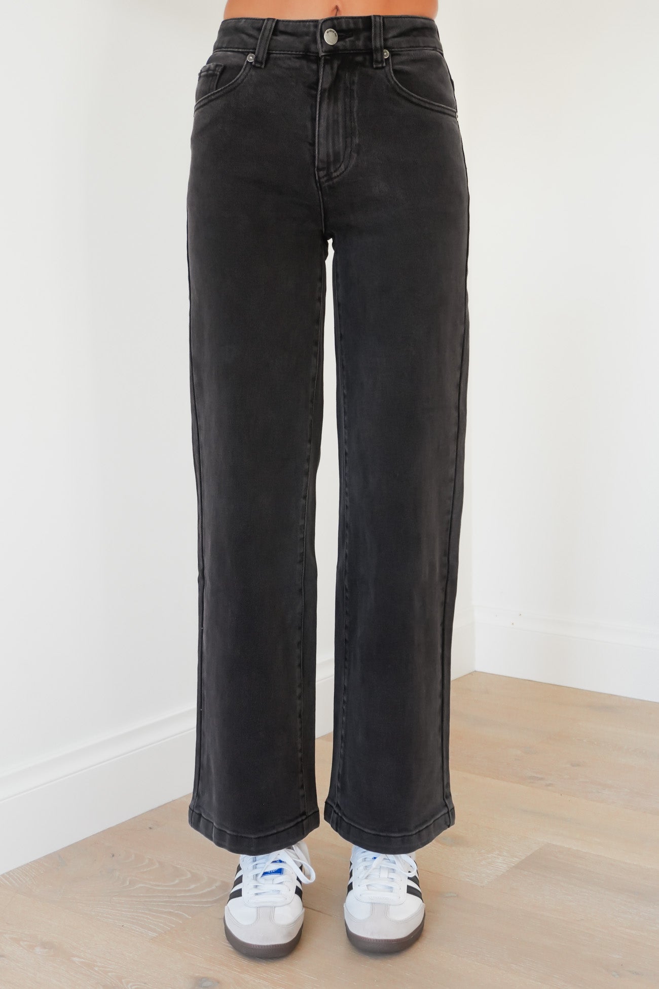 Jacqui Wide Leg Petite Jean Washed Black