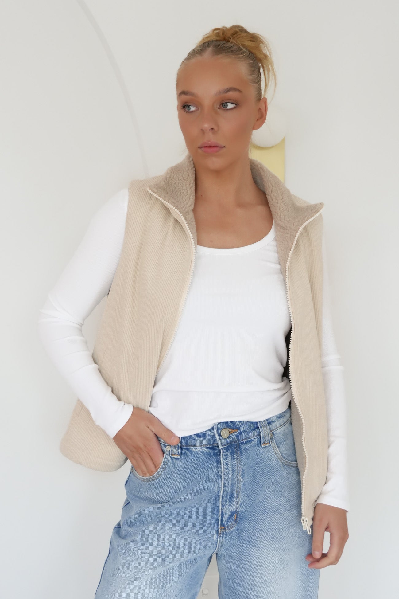 James Vest Beige