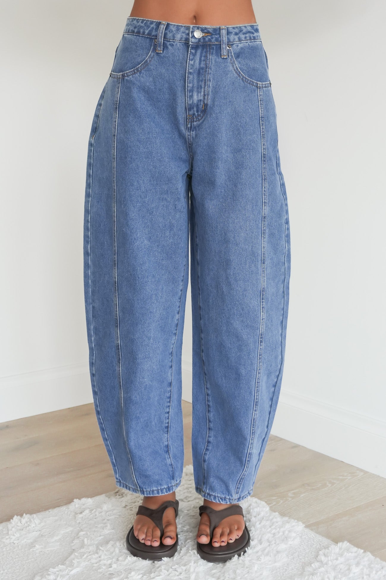 Krista Barrel Jean Mid Wash