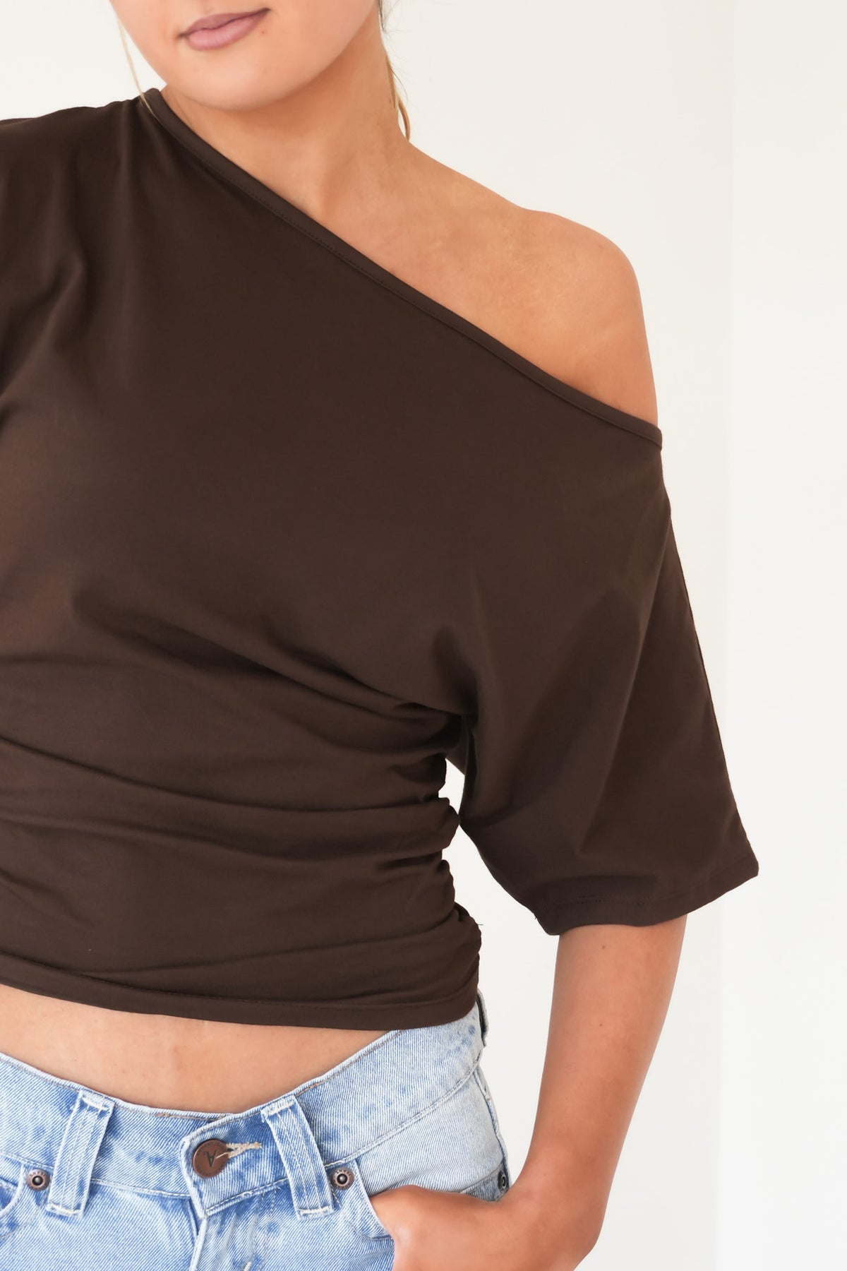 Lune Off Shoulder Top Chocolate