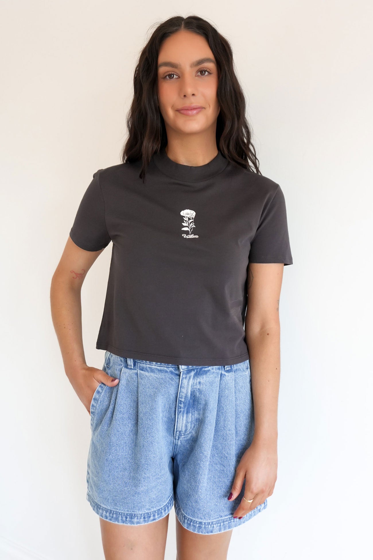 Oz Dial Crop Tee Vintage Black