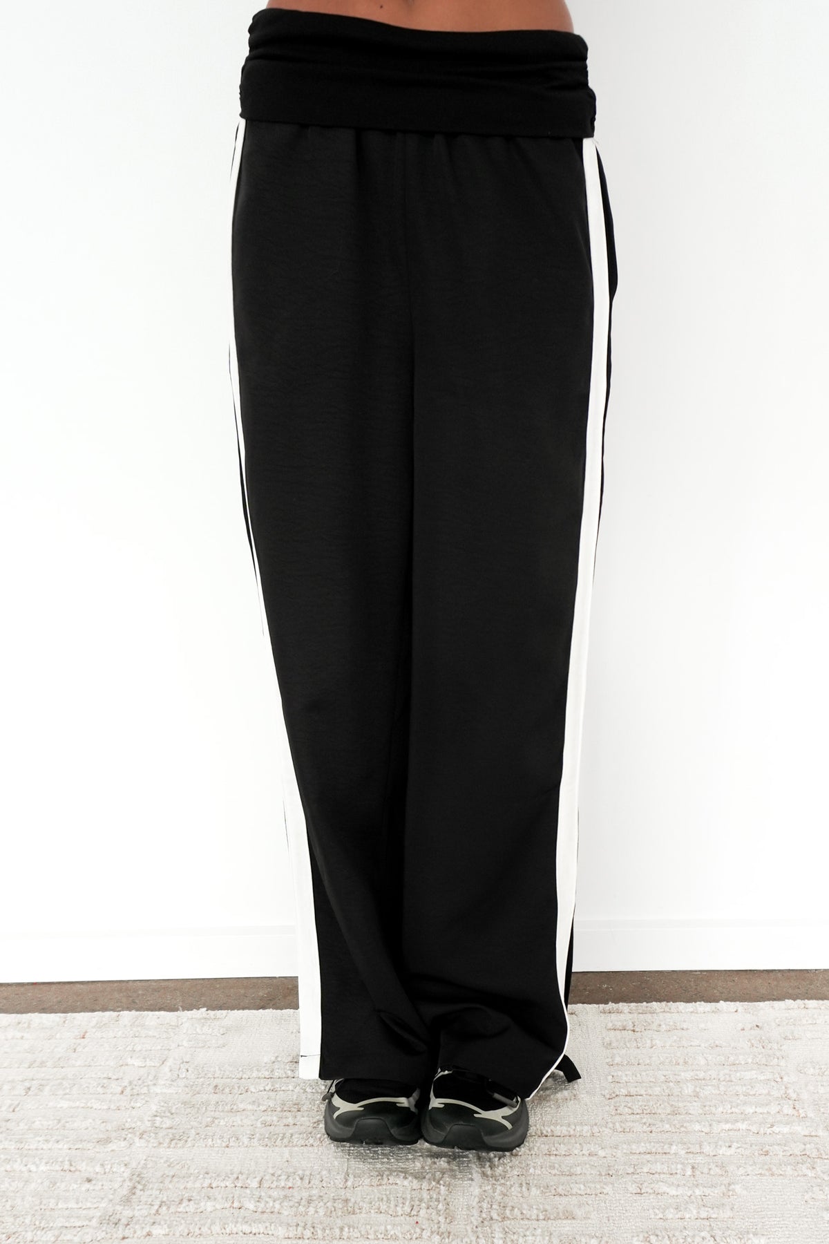 Solana Trackpant Black