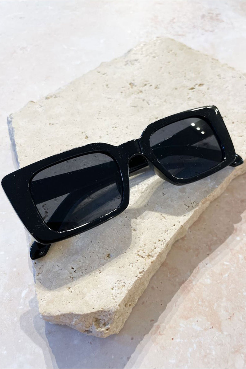 Seoni Sunglasses // Black