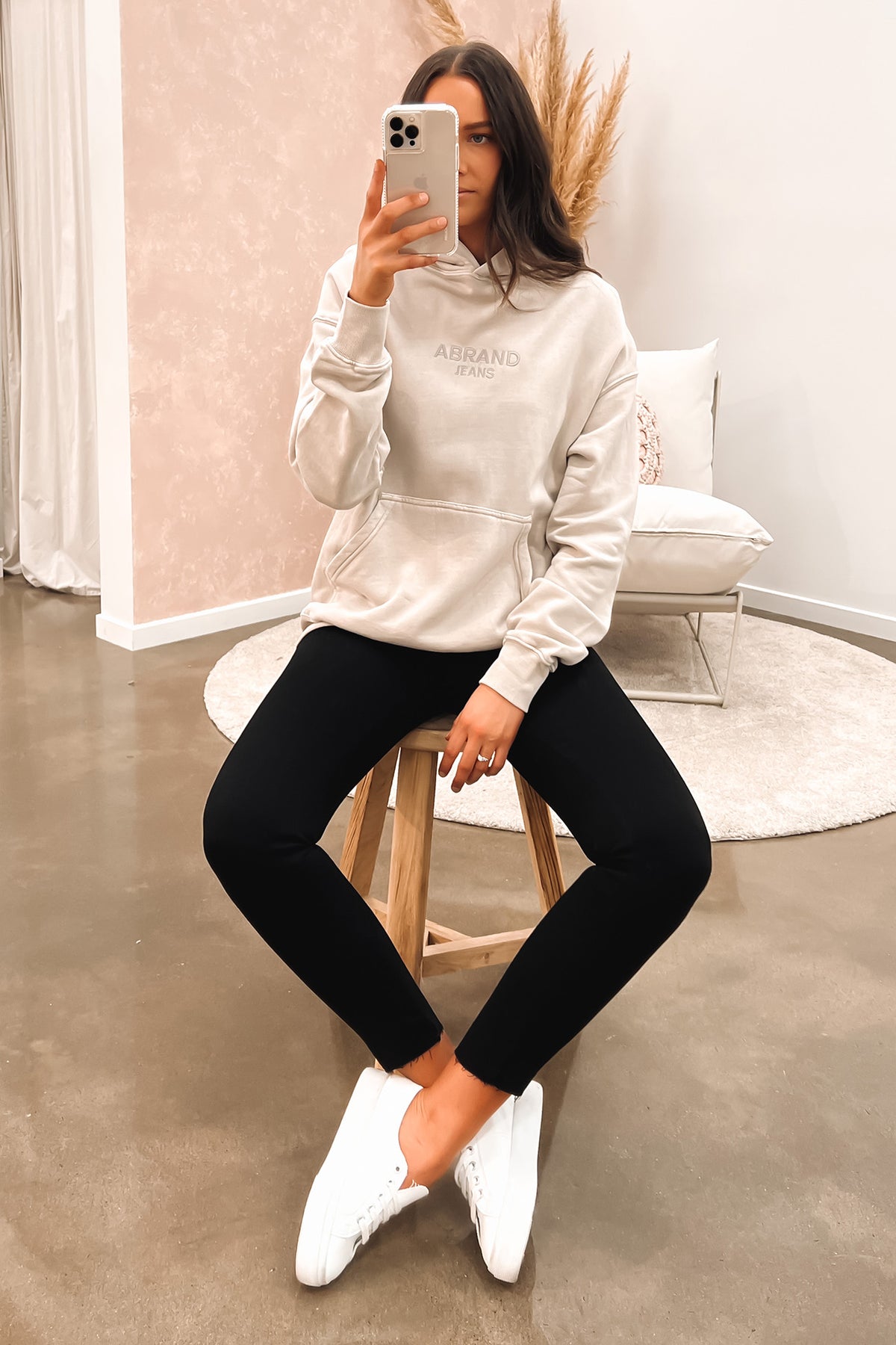 90s sweatshirt outfit