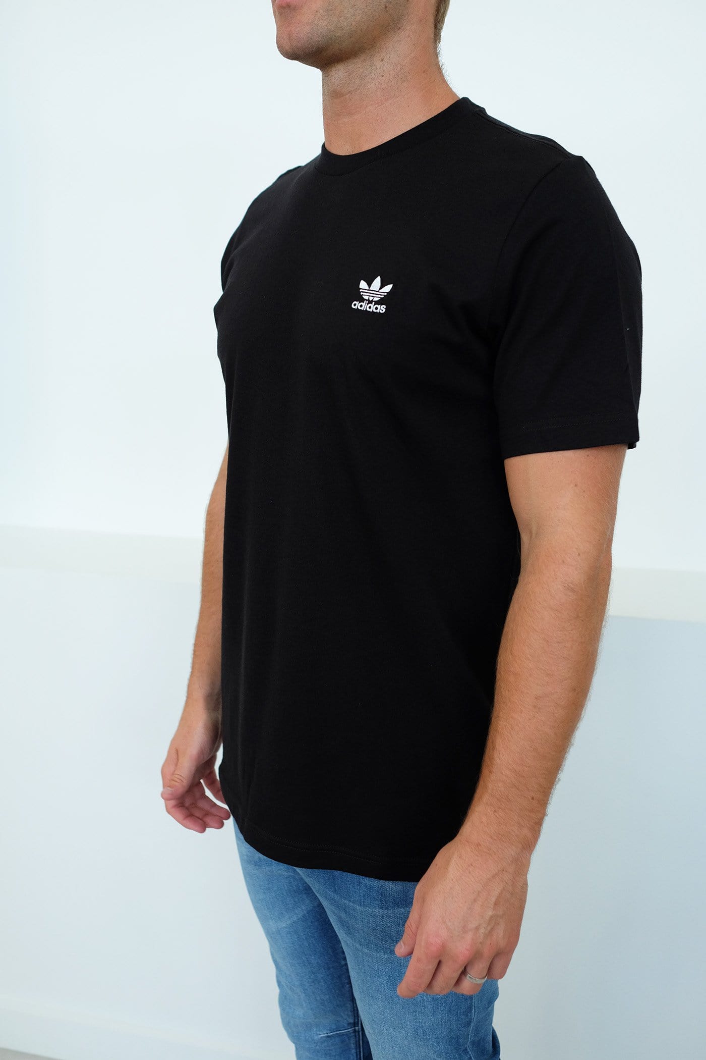 Essential Tee Black adidas - Jean Jail