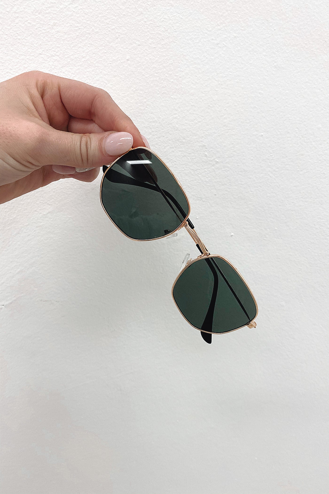 Hallie Sunglasses Gold // Black